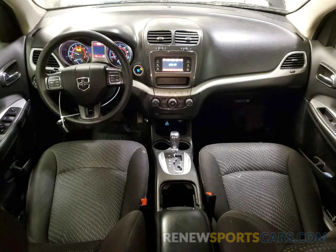 8 Photograph of a damaged car 3C4PDCAB6KT751470 DODGE JOURNEY 2019