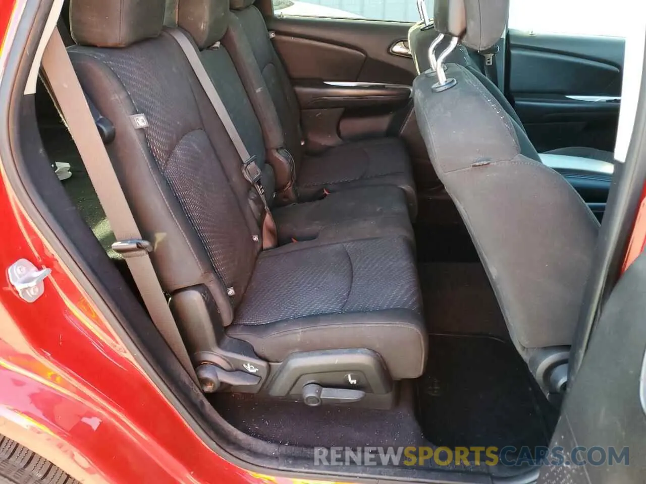 11 Photograph of a damaged car 3C4PDCAB6KT797705 DODGE JOURNEY 2019