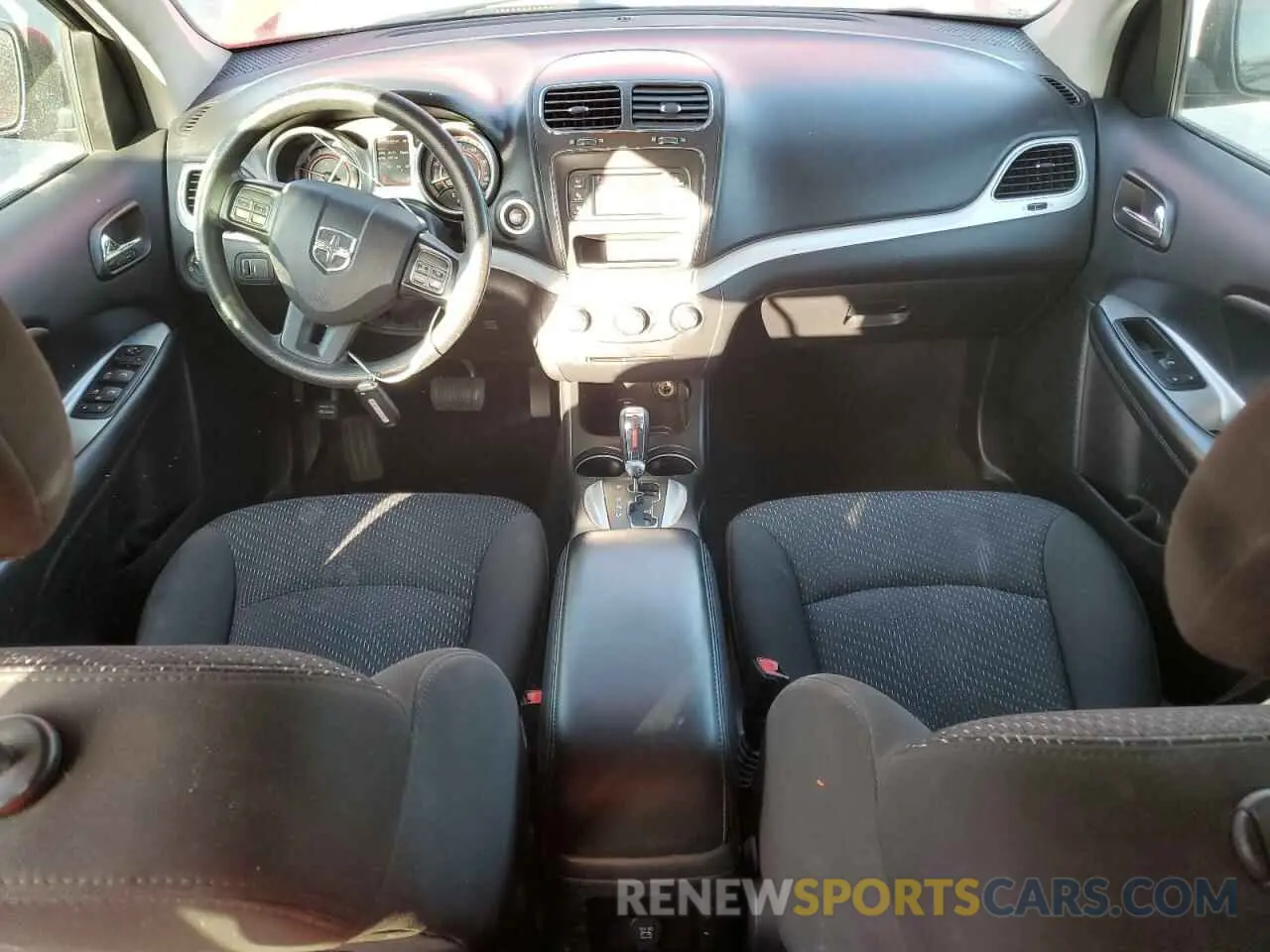 8 Photograph of a damaged car 3C4PDCAB6KT797705 DODGE JOURNEY 2019