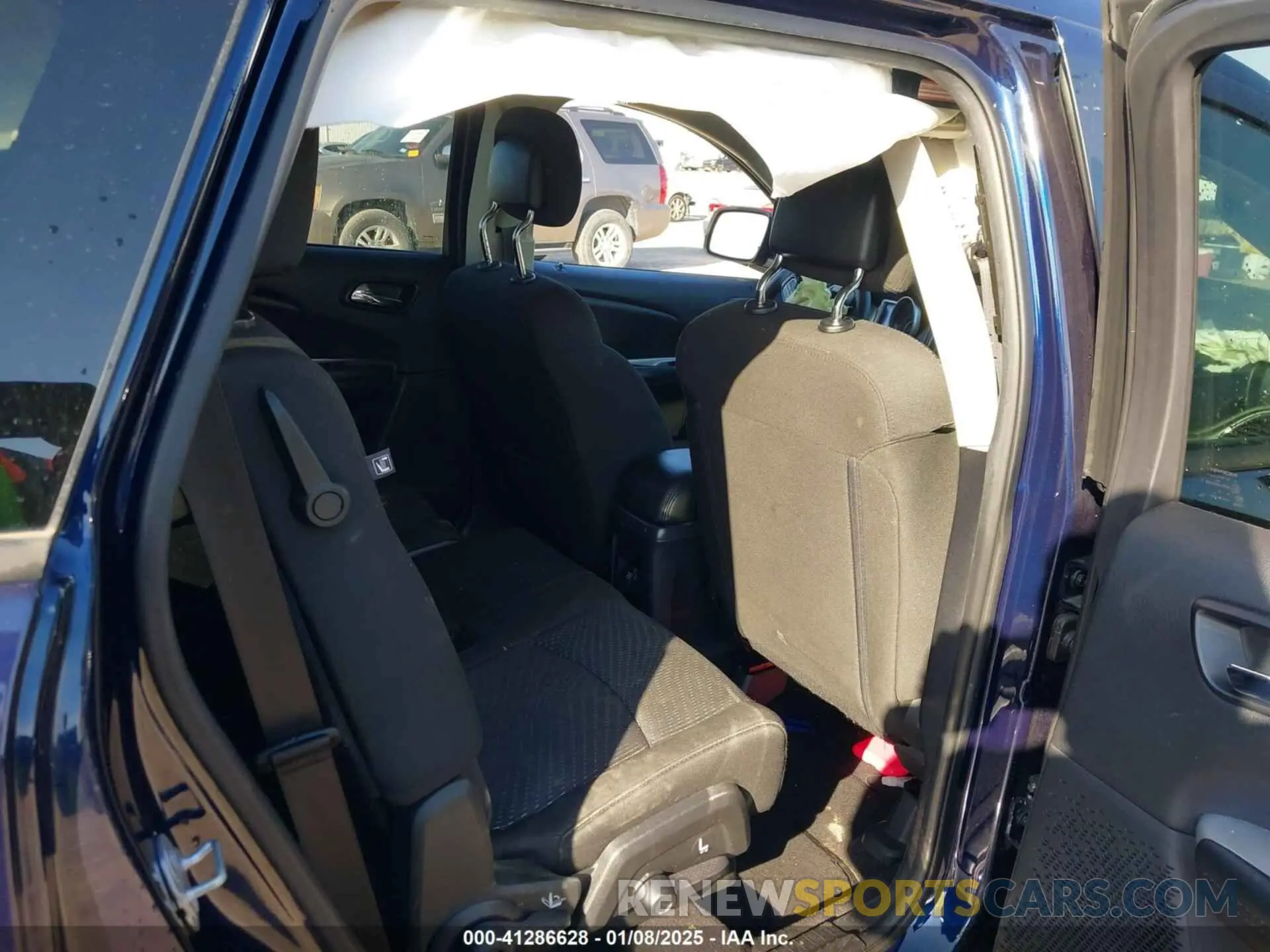 8 Photograph of a damaged car 3C4PDCAB6KT868319 DODGE JOURNEY 2019