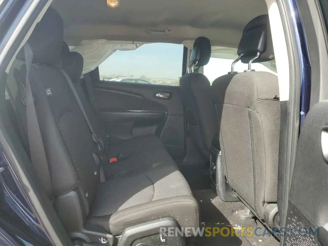 11 Photograph of a damaged car 3C4PDCAB7KT744298 DODGE JOURNEY 2019