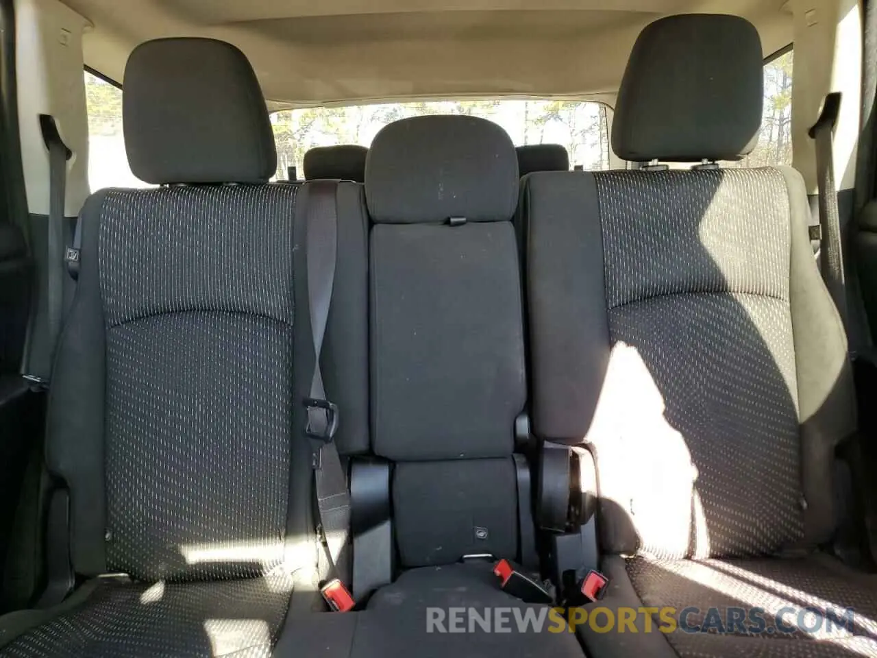 10 Photograph of a damaged car 3C4PDCAB7KT747038 DODGE JOURNEY 2019