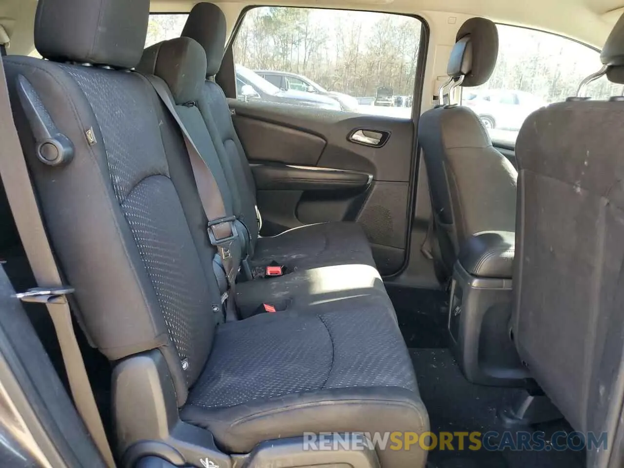 11 Photograph of a damaged car 3C4PDCAB7KT747038 DODGE JOURNEY 2019
