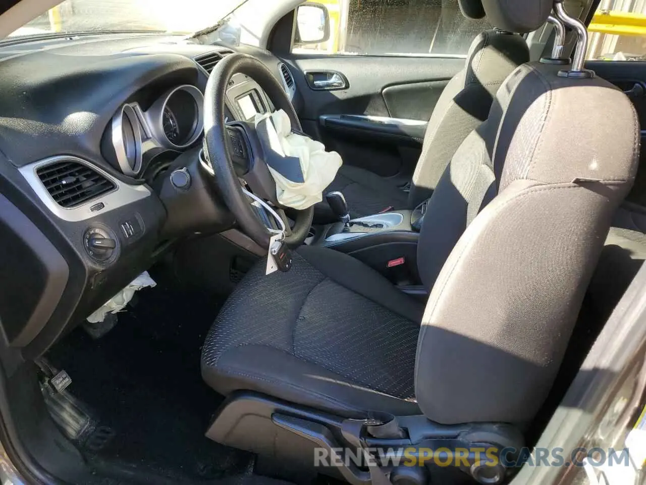 7 Photograph of a damaged car 3C4PDCAB7KT747038 DODGE JOURNEY 2019