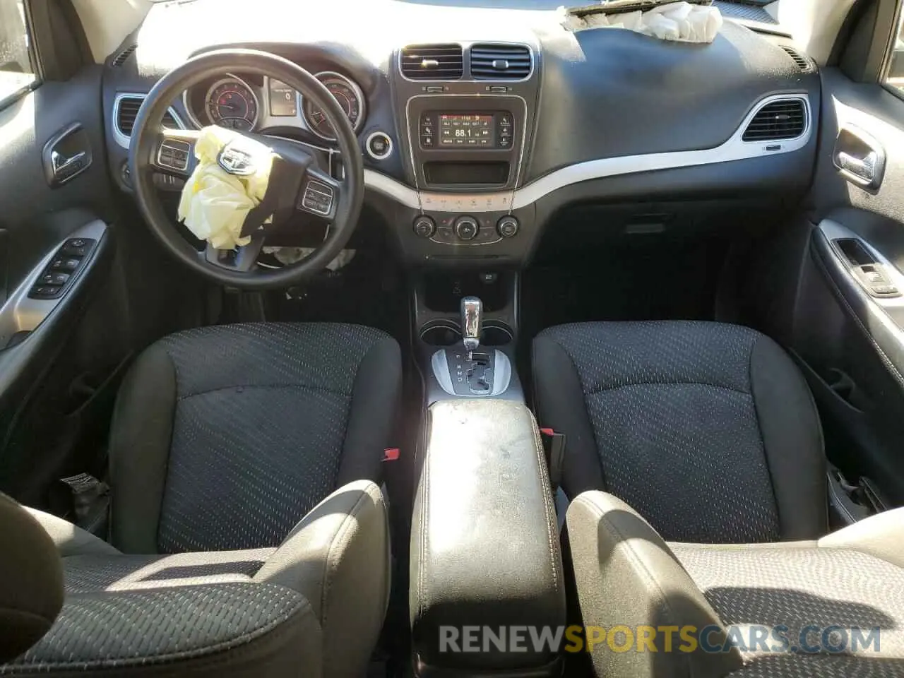 8 Photograph of a damaged car 3C4PDCAB7KT747038 DODGE JOURNEY 2019