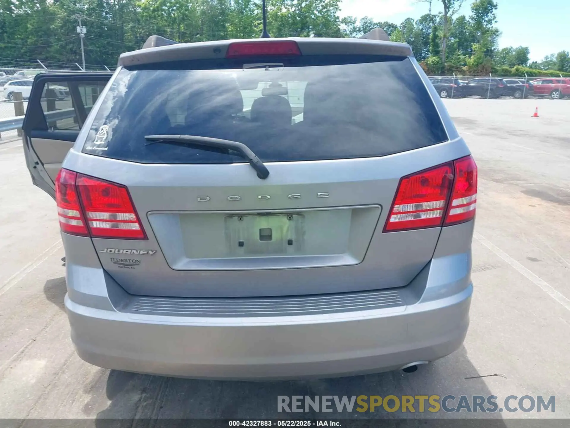 16 Photograph of a damaged car 3C4PDCAB7KT870550 DODGE JOURNEY 2019