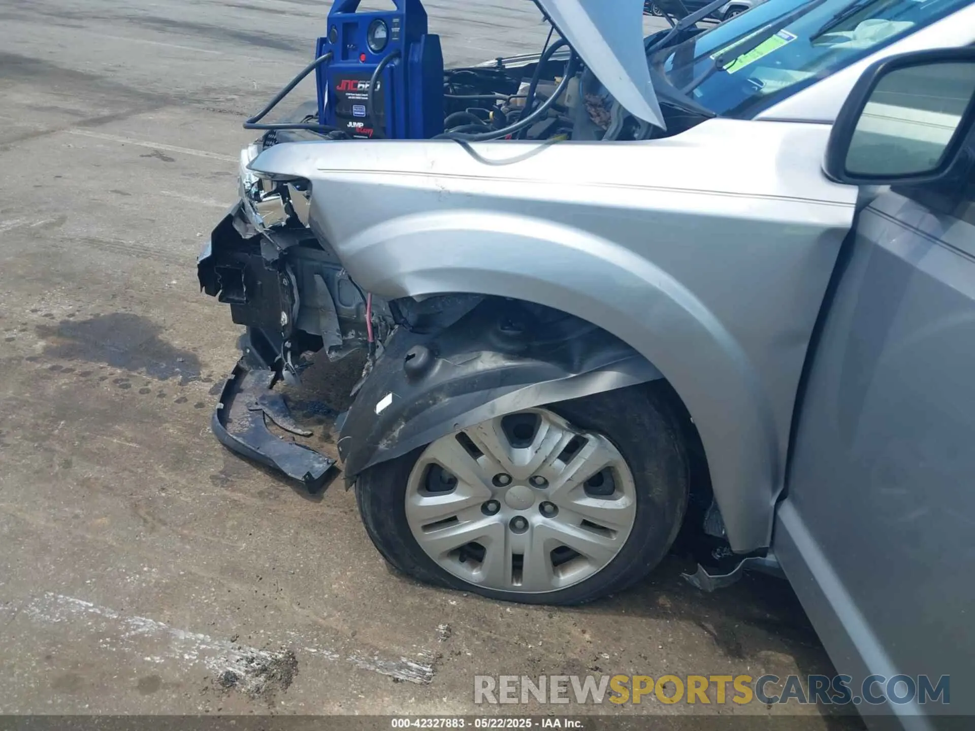 6 Photograph of a damaged car 3C4PDCAB7KT870550 DODGE JOURNEY 2019