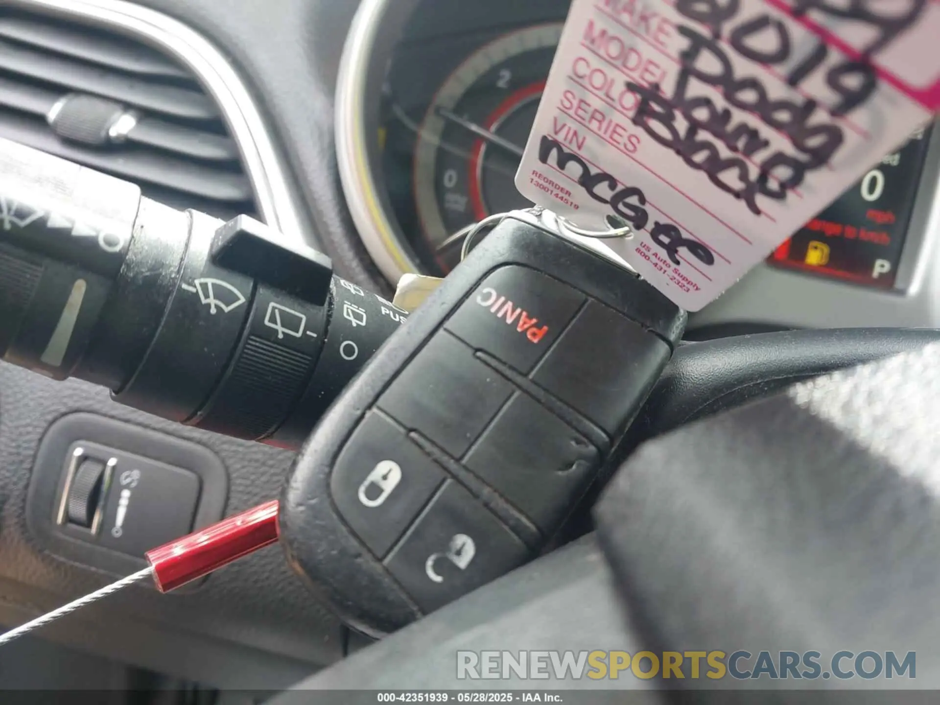 11 Photograph of a damaged car 3C4PDCAB8KT758646 DODGE JOURNEY 2019