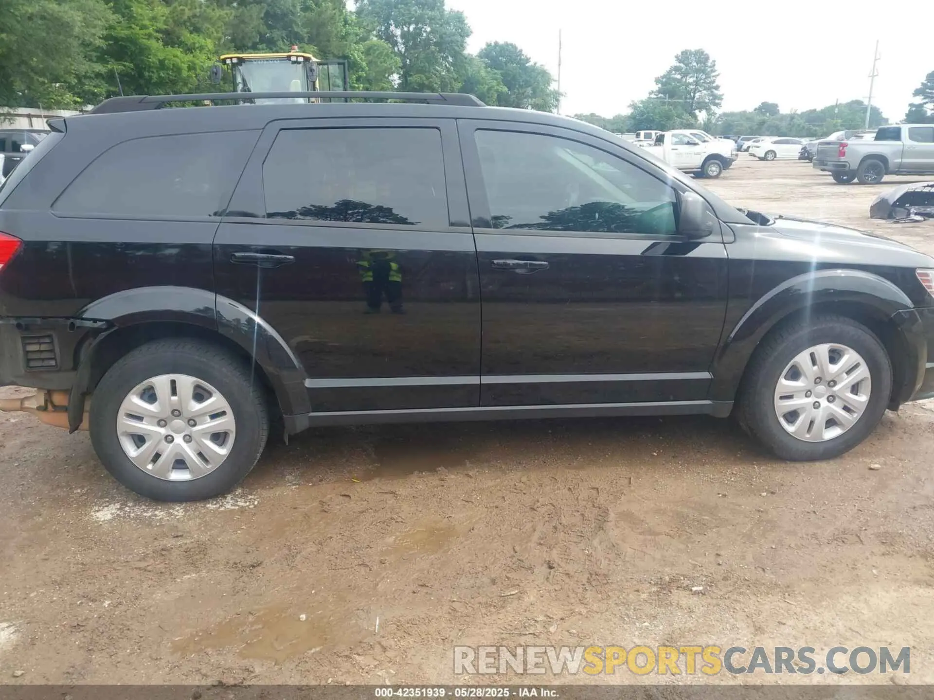 14 Photograph of a damaged car 3C4PDCAB8KT758646 DODGE JOURNEY 2019