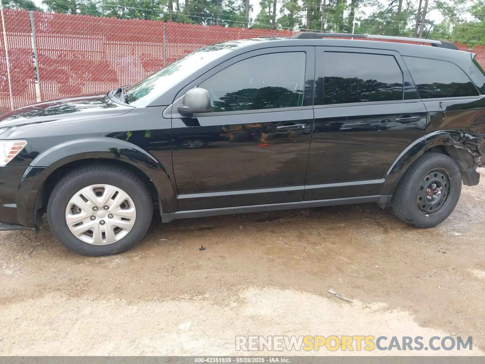 15 Photograph of a damaged car 3C4PDCAB8KT758646 DODGE JOURNEY 2019