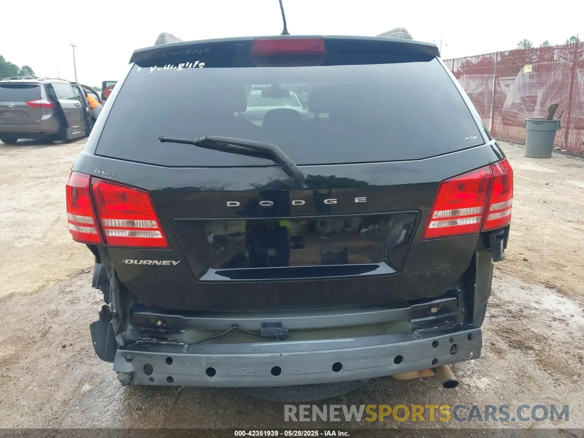 17 Photograph of a damaged car 3C4PDCAB8KT758646 DODGE JOURNEY 2019