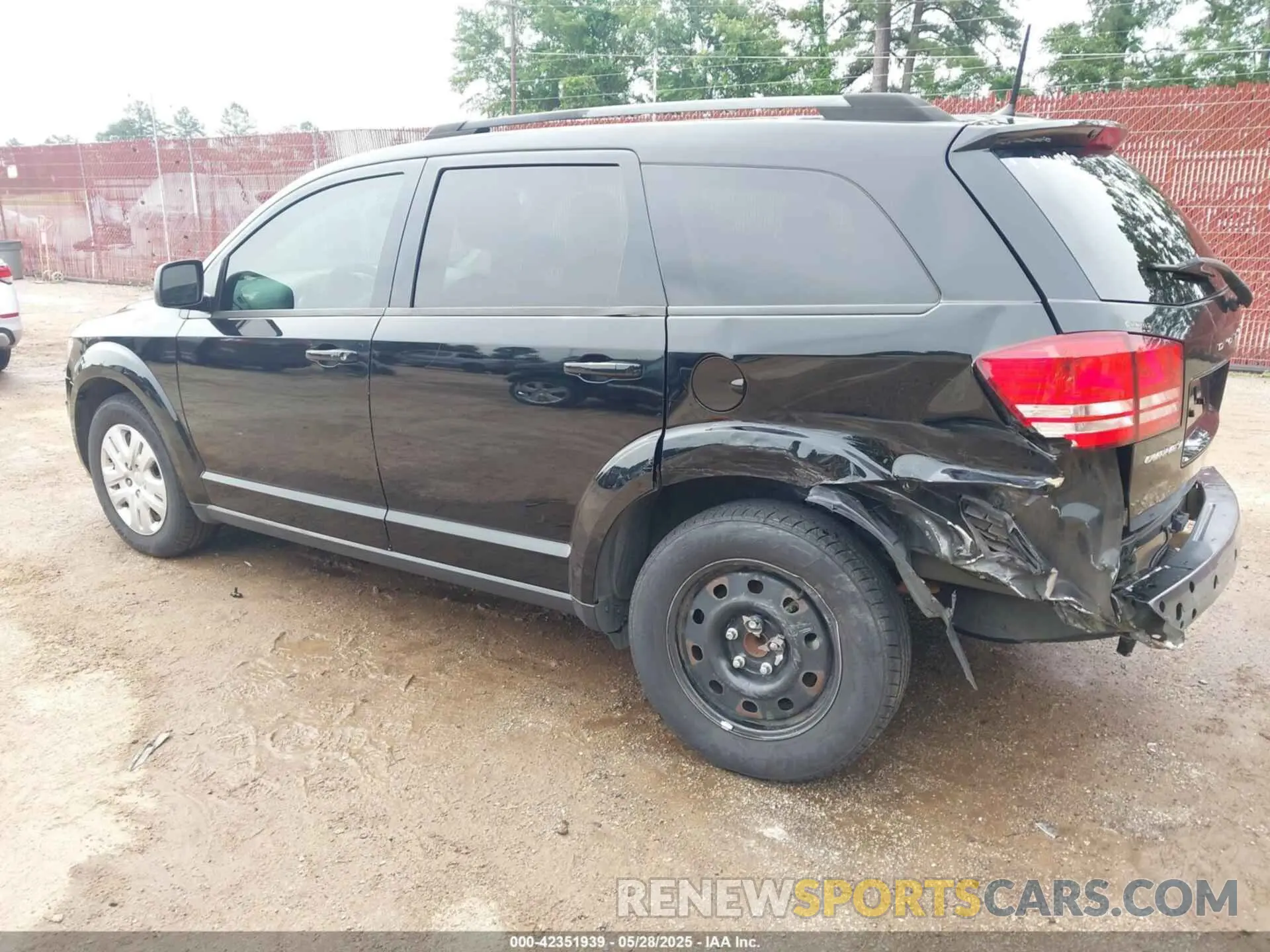 3 Photograph of a damaged car 3C4PDCAB8KT758646 DODGE JOURNEY 2019