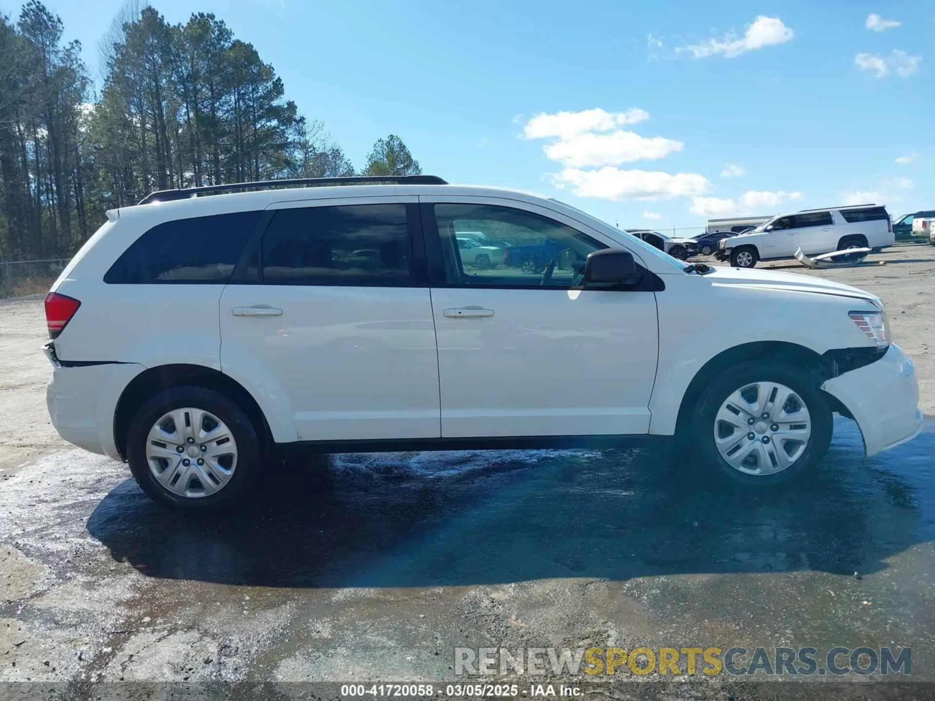 13 Photograph of a damaged car 3C4PDCAB9KT872316 DODGE JOURNEY 2019