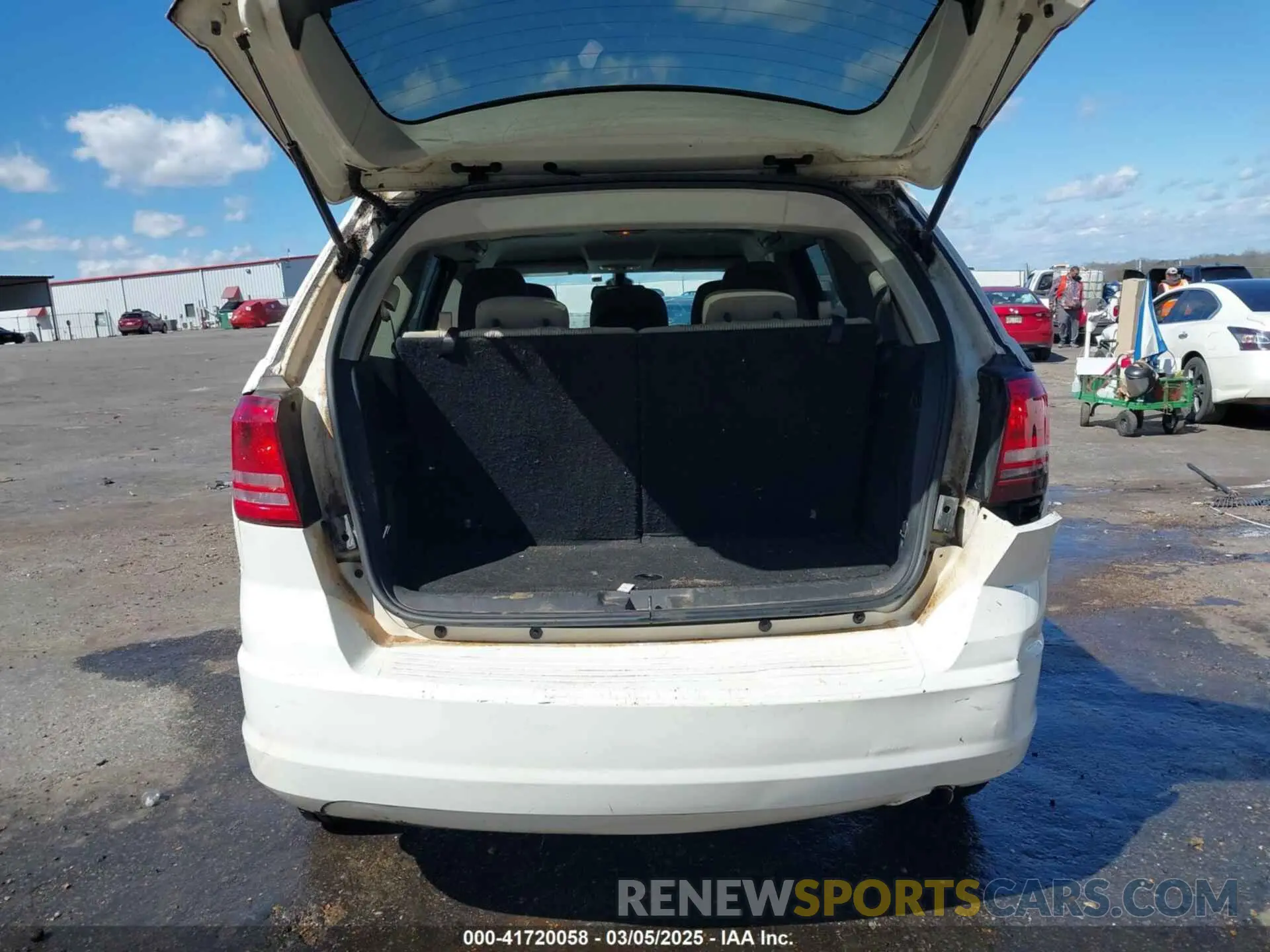 16 Photograph of a damaged car 3C4PDCAB9KT872316 DODGE JOURNEY 2019