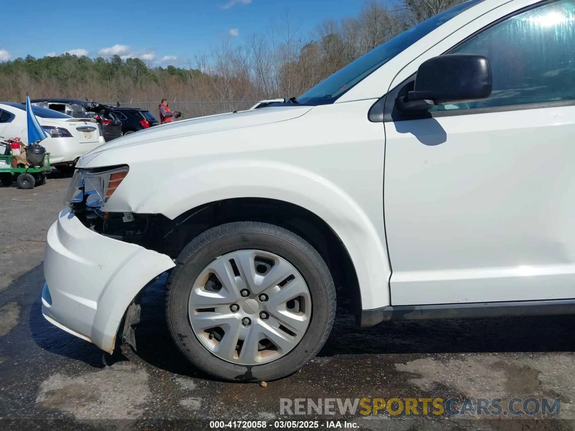 18 Photograph of a damaged car 3C4PDCAB9KT872316 DODGE JOURNEY 2019