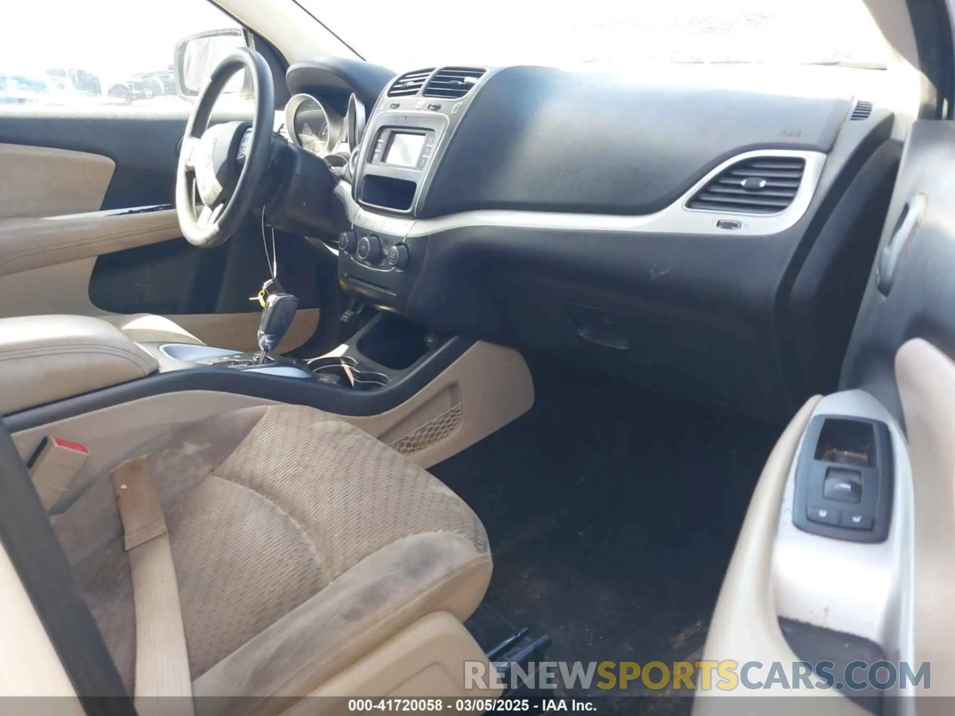5 Photograph of a damaged car 3C4PDCAB9KT872316 DODGE JOURNEY 2019