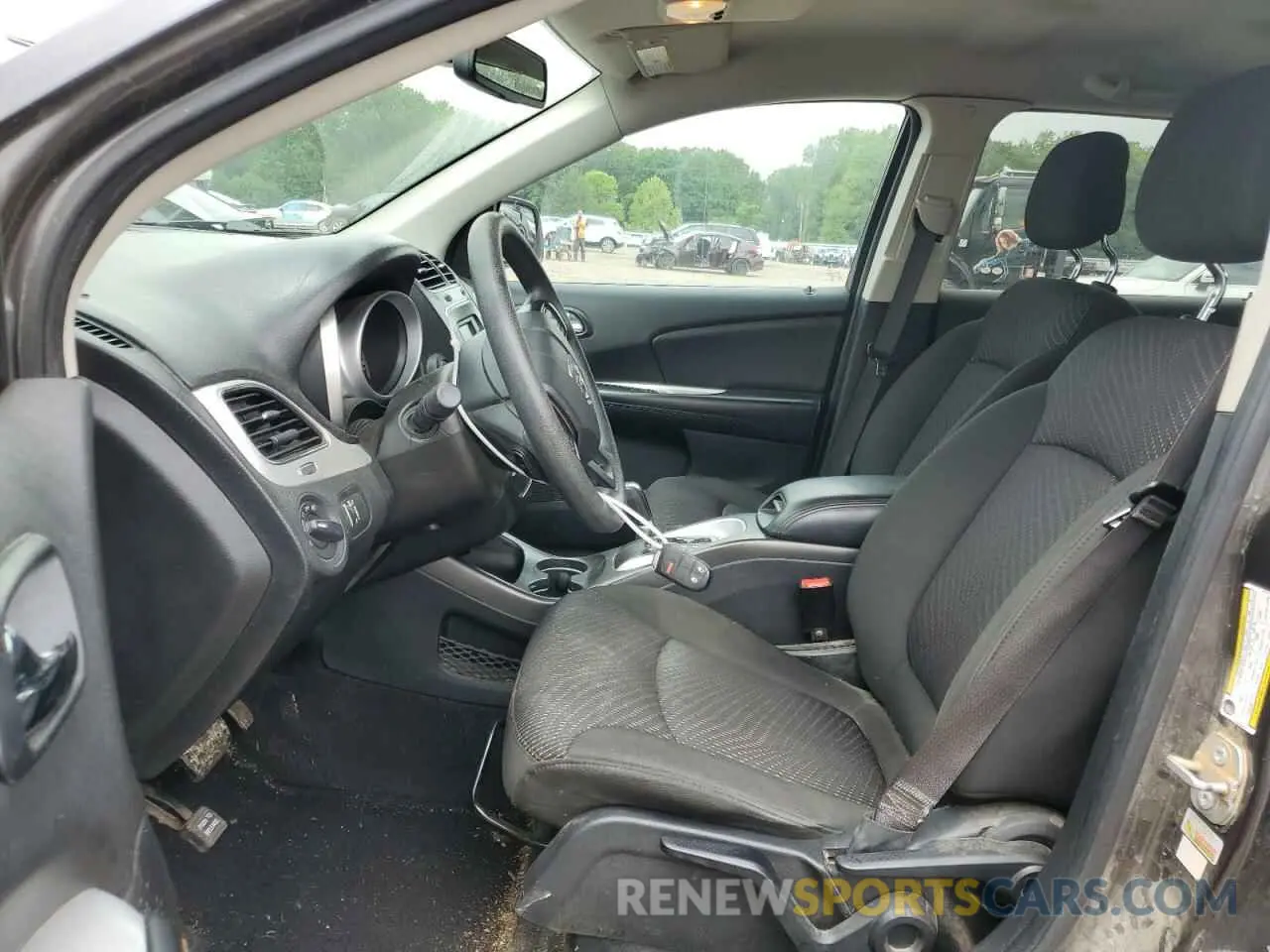 7 Photograph of a damaged car 3C4PDCABXKT860935 DODGE JOURNEY 2019