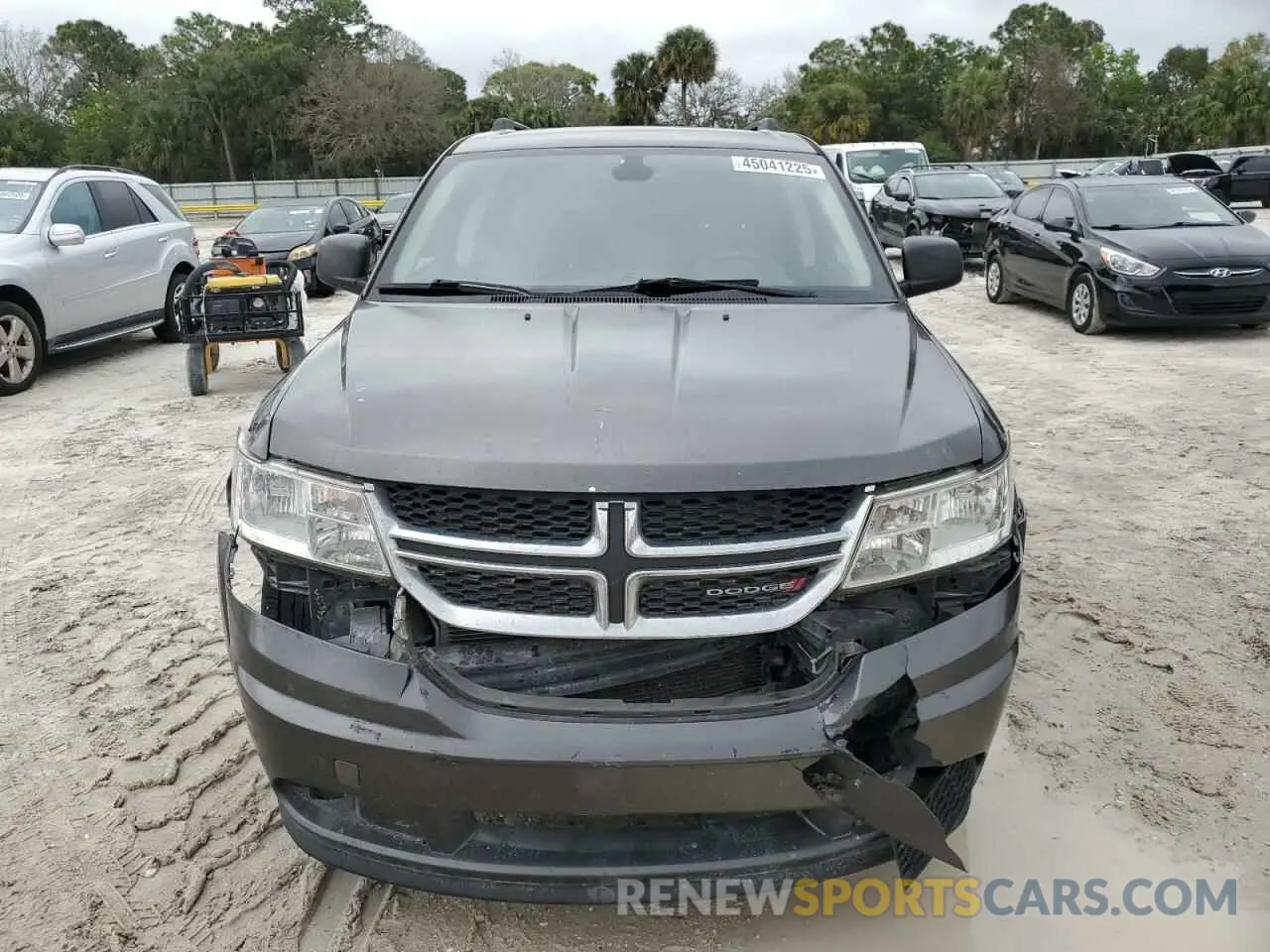 5 Photograph of a damaged car 3C4PDCABXKT872051 DODGE JOURNEY 2019