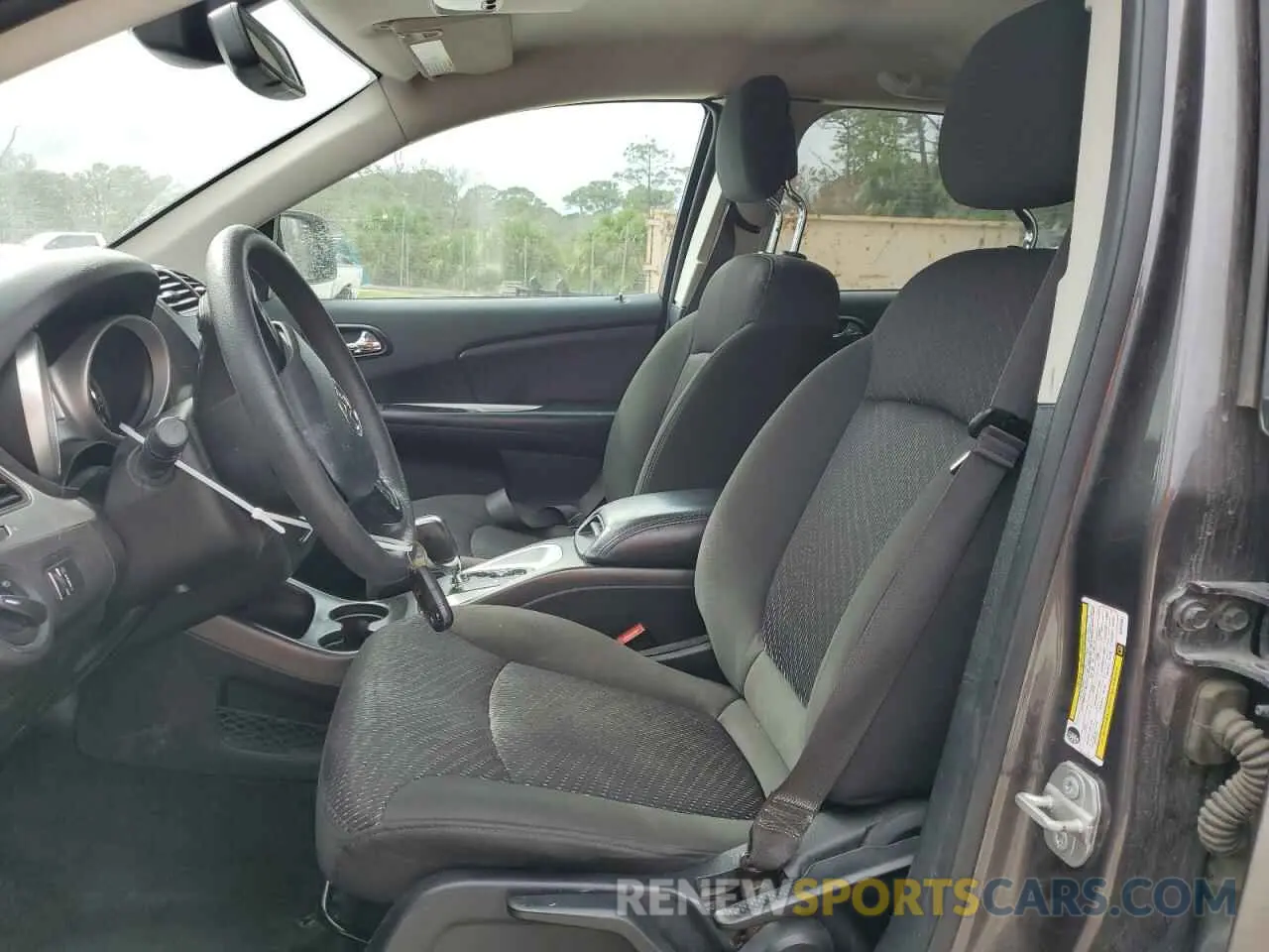 7 Photograph of a damaged car 3C4PDCABXKT872051 DODGE JOURNEY 2019