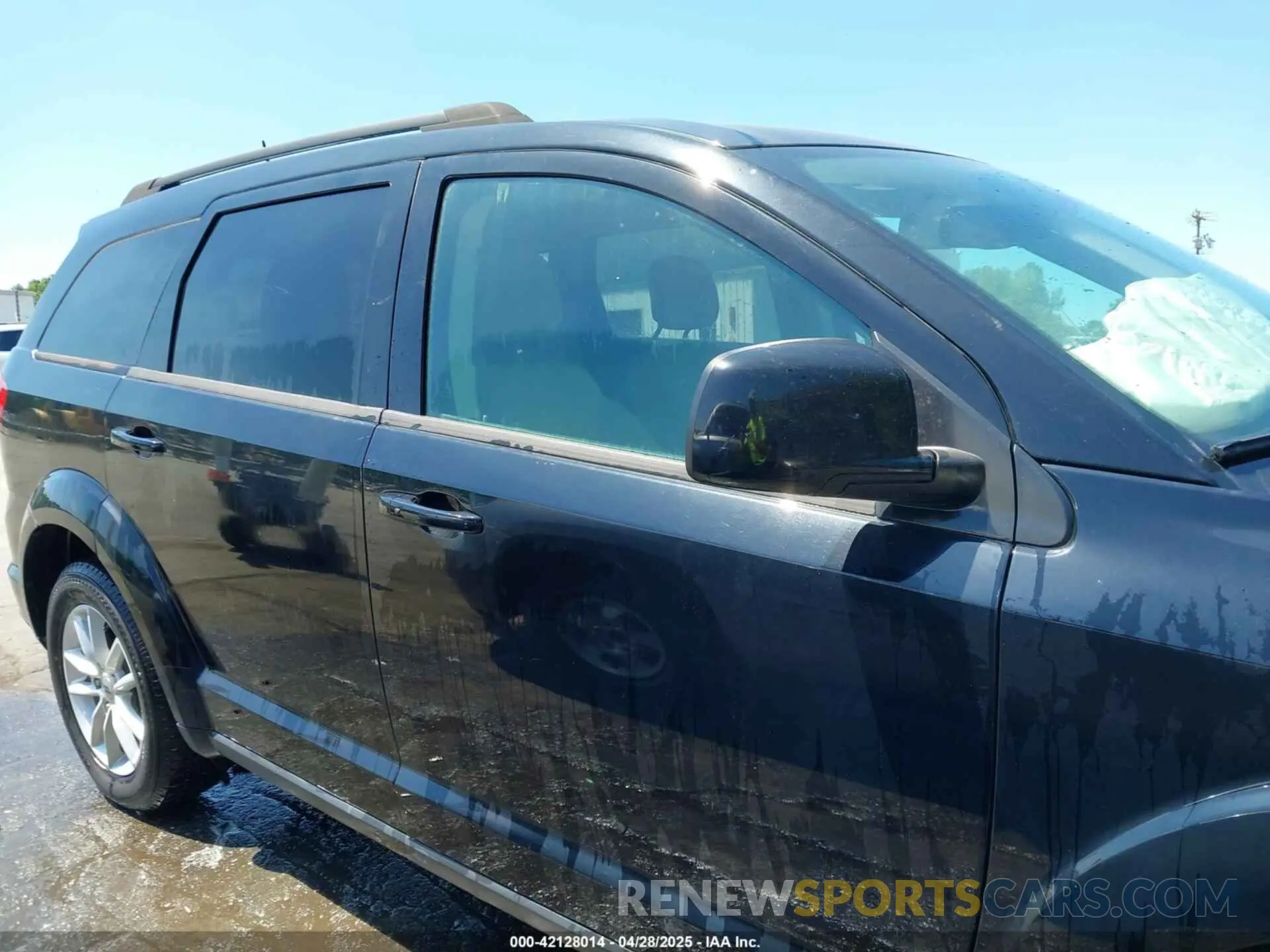 13 Photograph of a damaged car 3C4PDCBB0KT687019 DODGE JOURNEY 2019