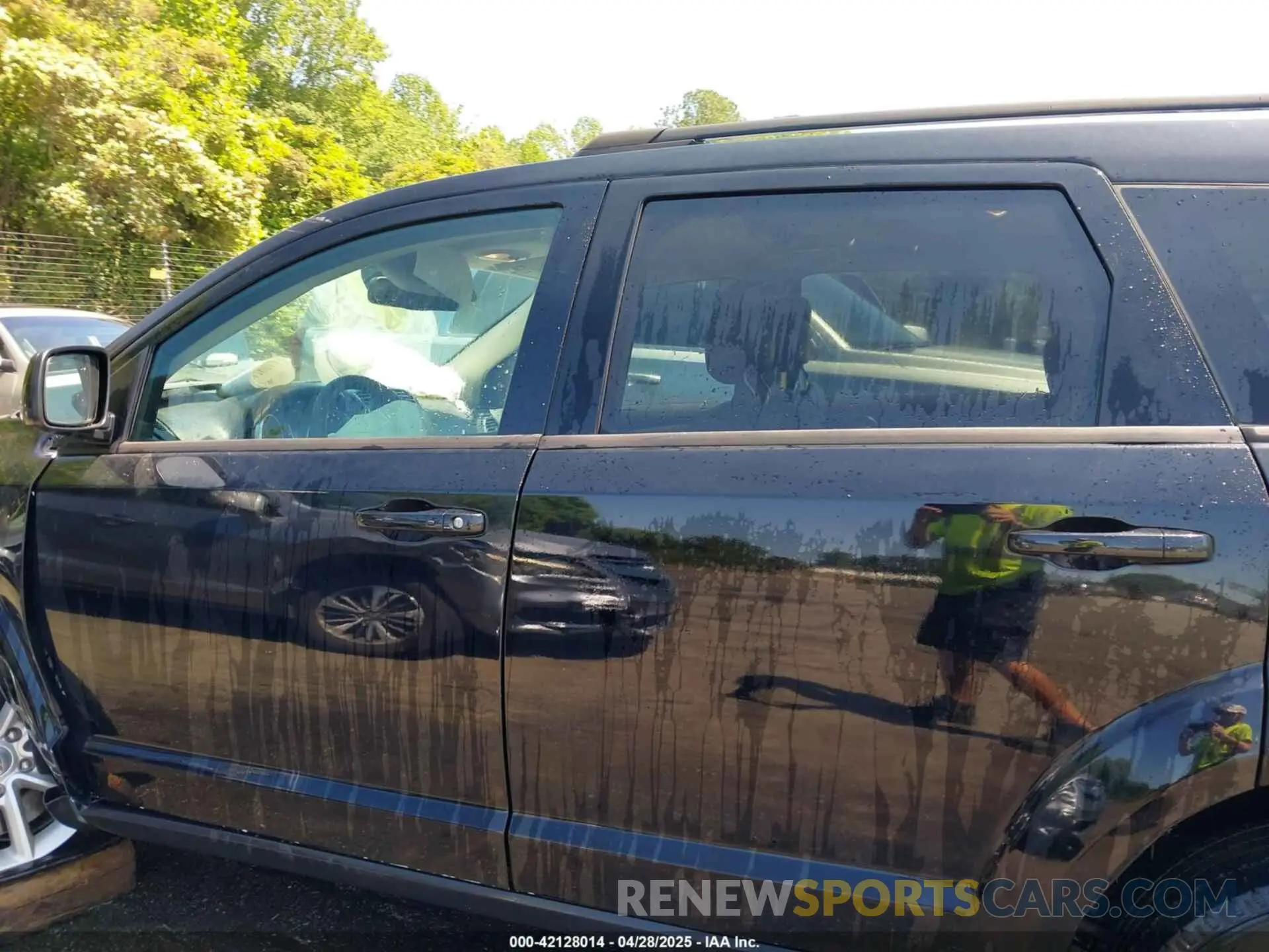 14 Photograph of a damaged car 3C4PDCBB0KT687019 DODGE JOURNEY 2019