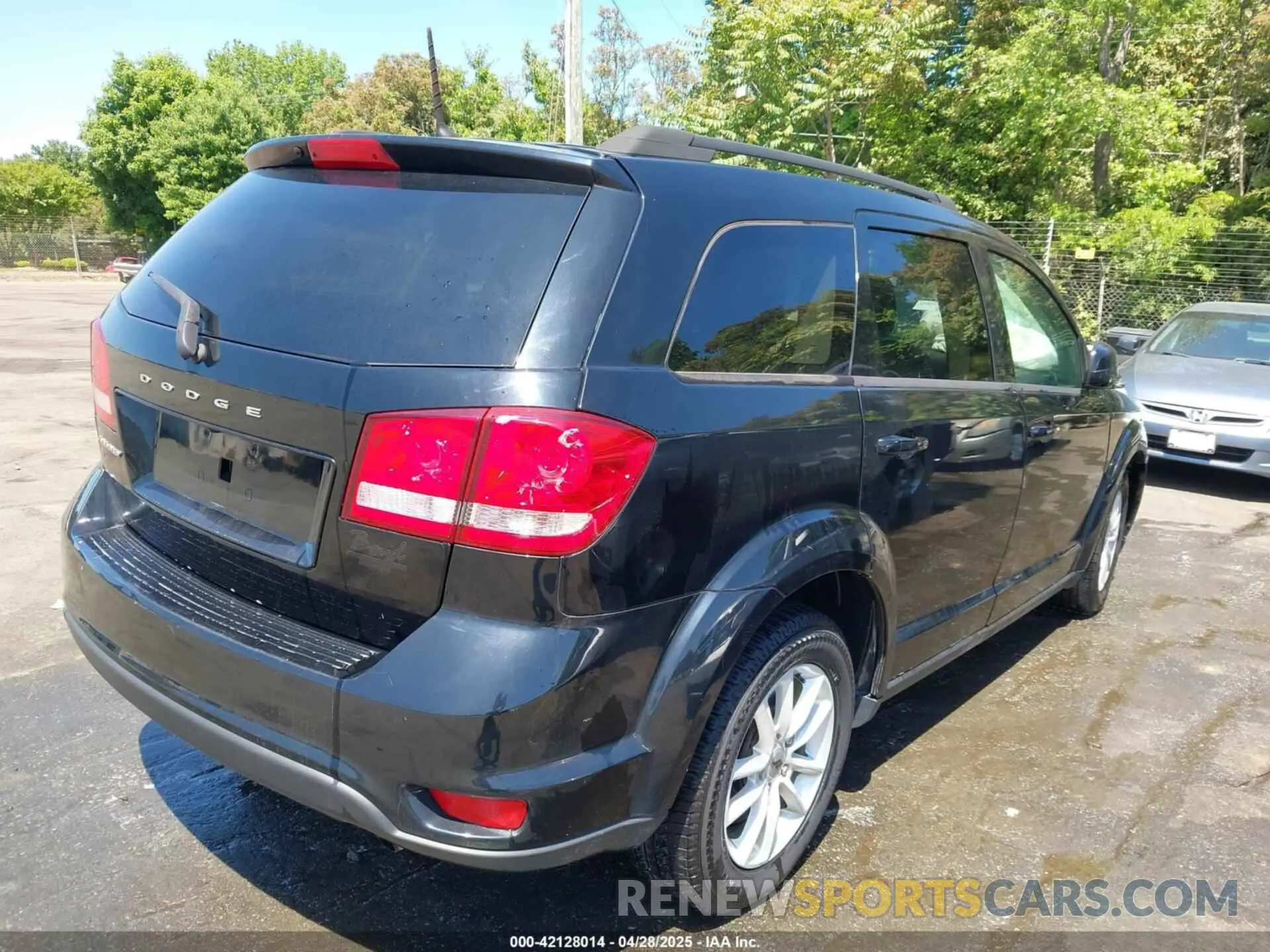 4 Photograph of a damaged car 3C4PDCBB0KT687019 DODGE JOURNEY 2019
