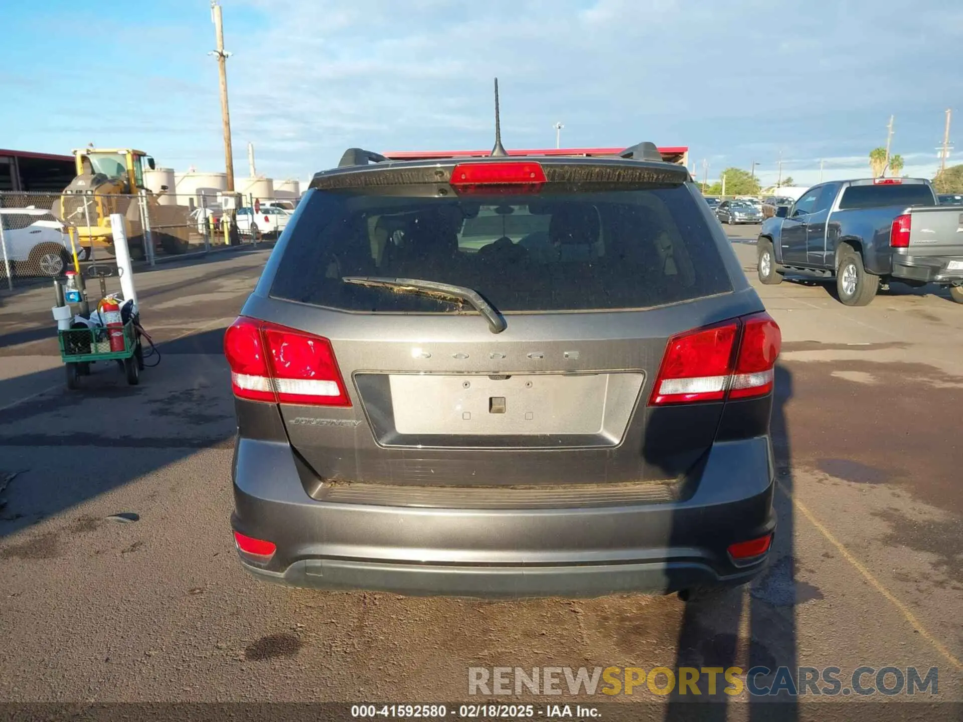 17 Photograph of a damaged car 3C4PDCBB0KT701307 DODGE JOURNEY 2019