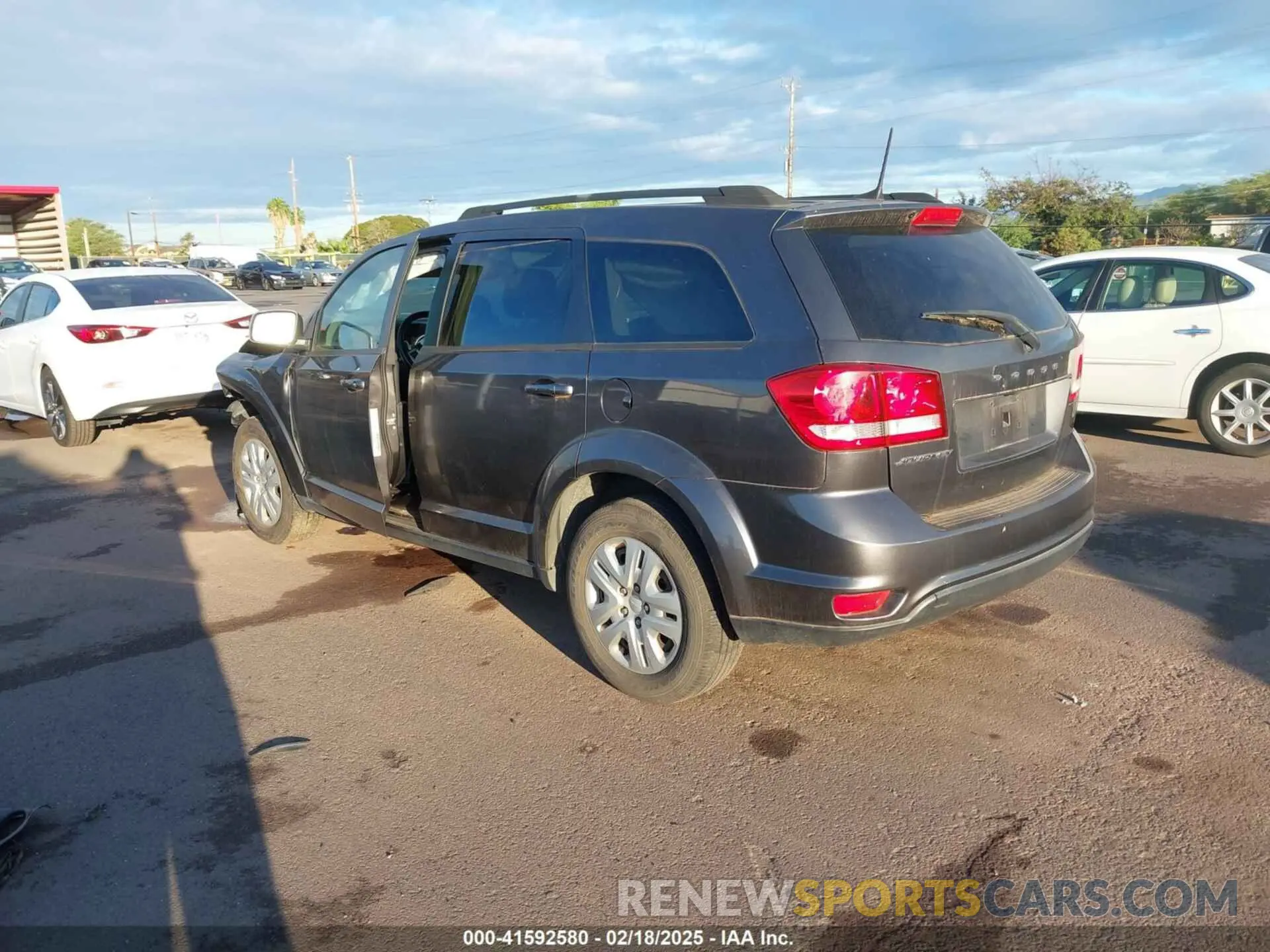 3 Photograph of a damaged car 3C4PDCBB0KT701307 DODGE JOURNEY 2019