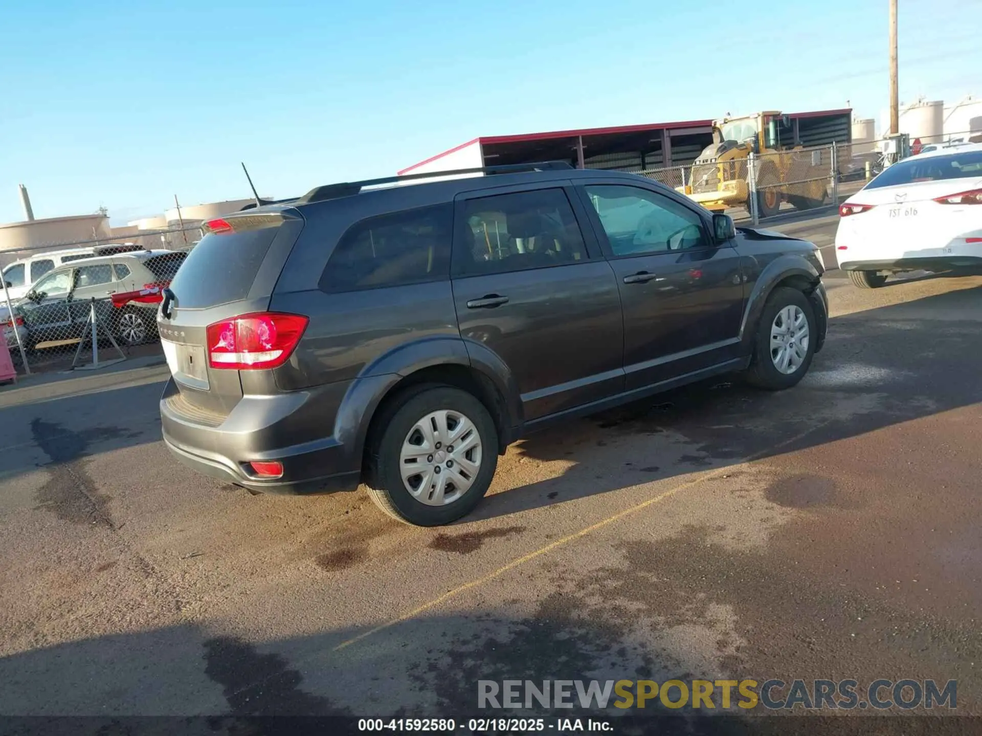 4 Photograph of a damaged car 3C4PDCBB0KT701307 DODGE JOURNEY 2019