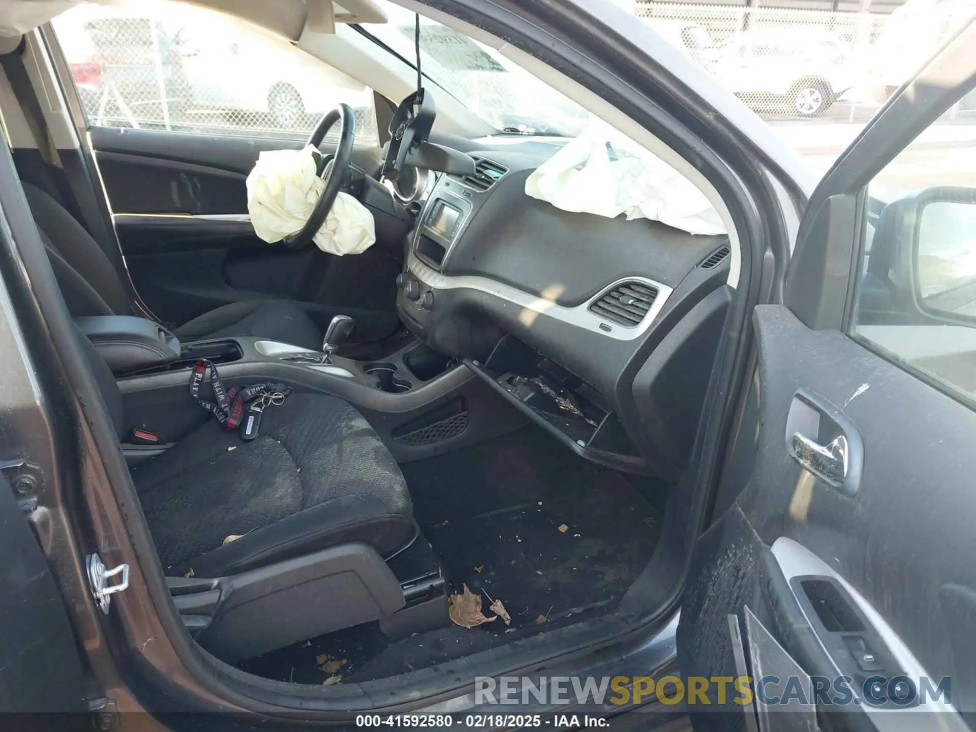 5 Photograph of a damaged car 3C4PDCBB0KT701307 DODGE JOURNEY 2019