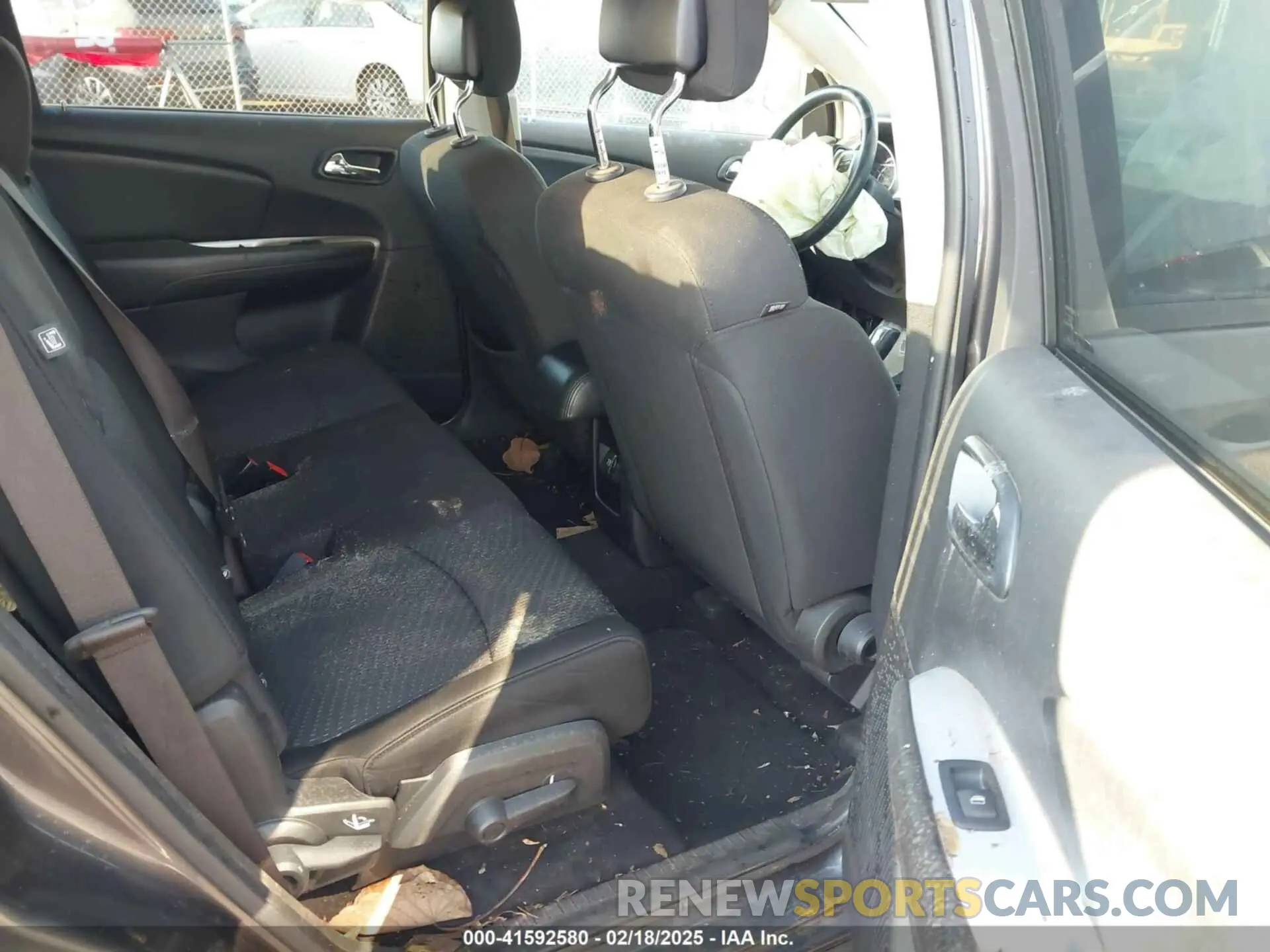 8 Photograph of a damaged car 3C4PDCBB0KT701307 DODGE JOURNEY 2019