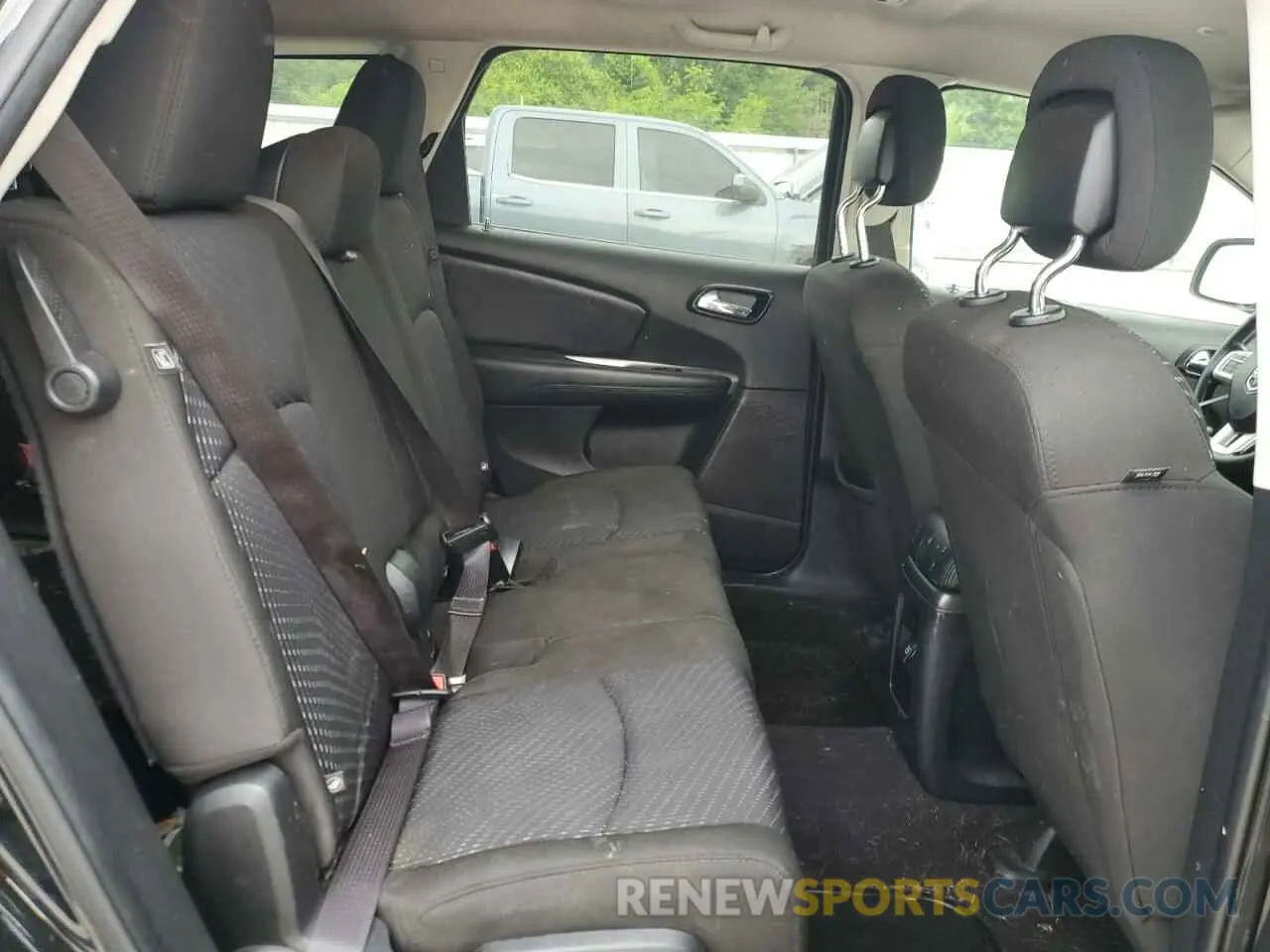 11 Photograph of a damaged car 3C4PDCBB0KT719581 DODGE JOURNEY 2019