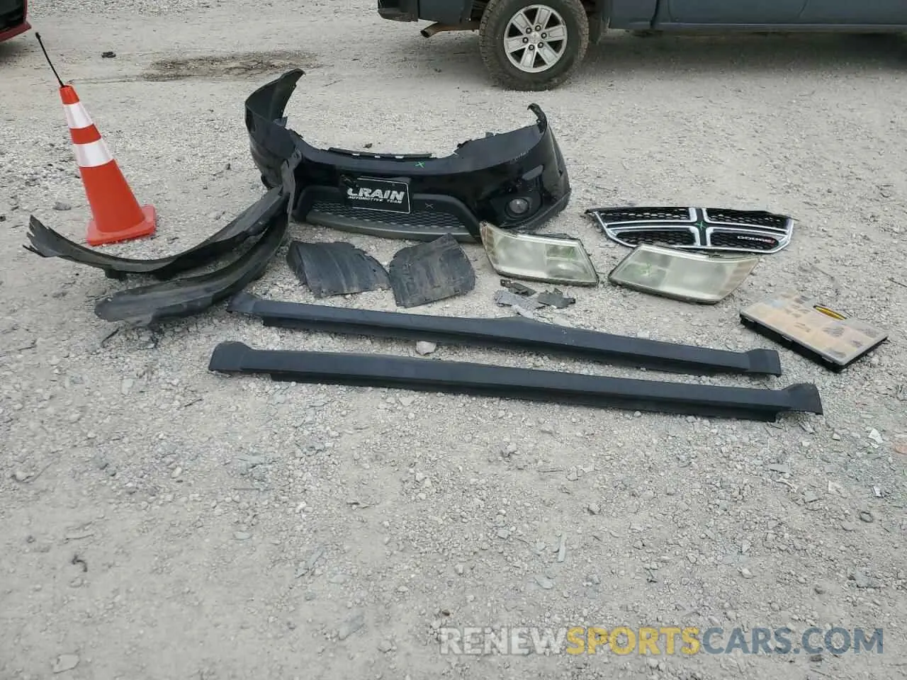 13 Photograph of a damaged car 3C4PDCBB0KT719581 DODGE JOURNEY 2019