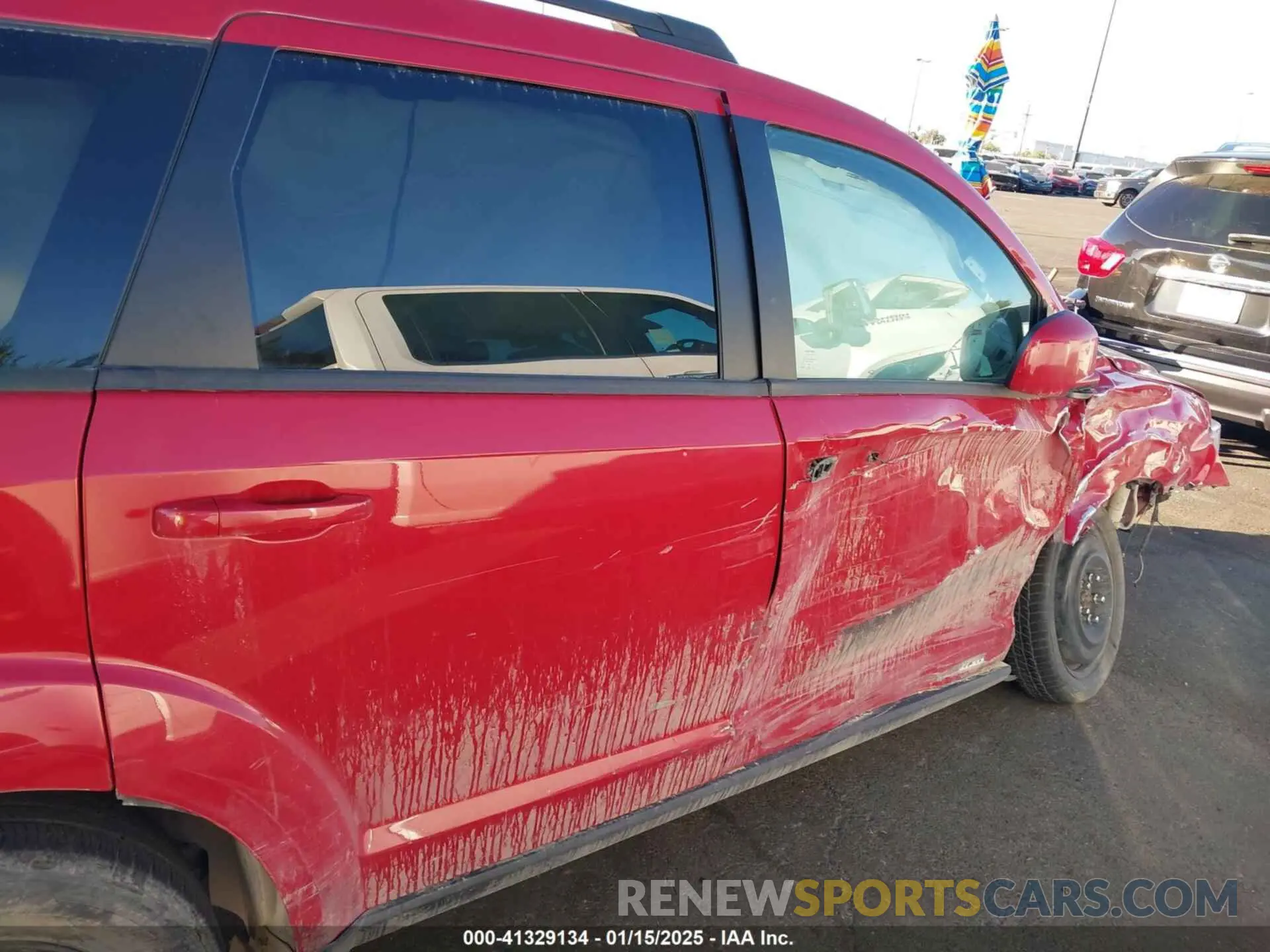 13 Photograph of a damaged car 3C4PDCBB0KT738311 DODGE JOURNEY 2019
