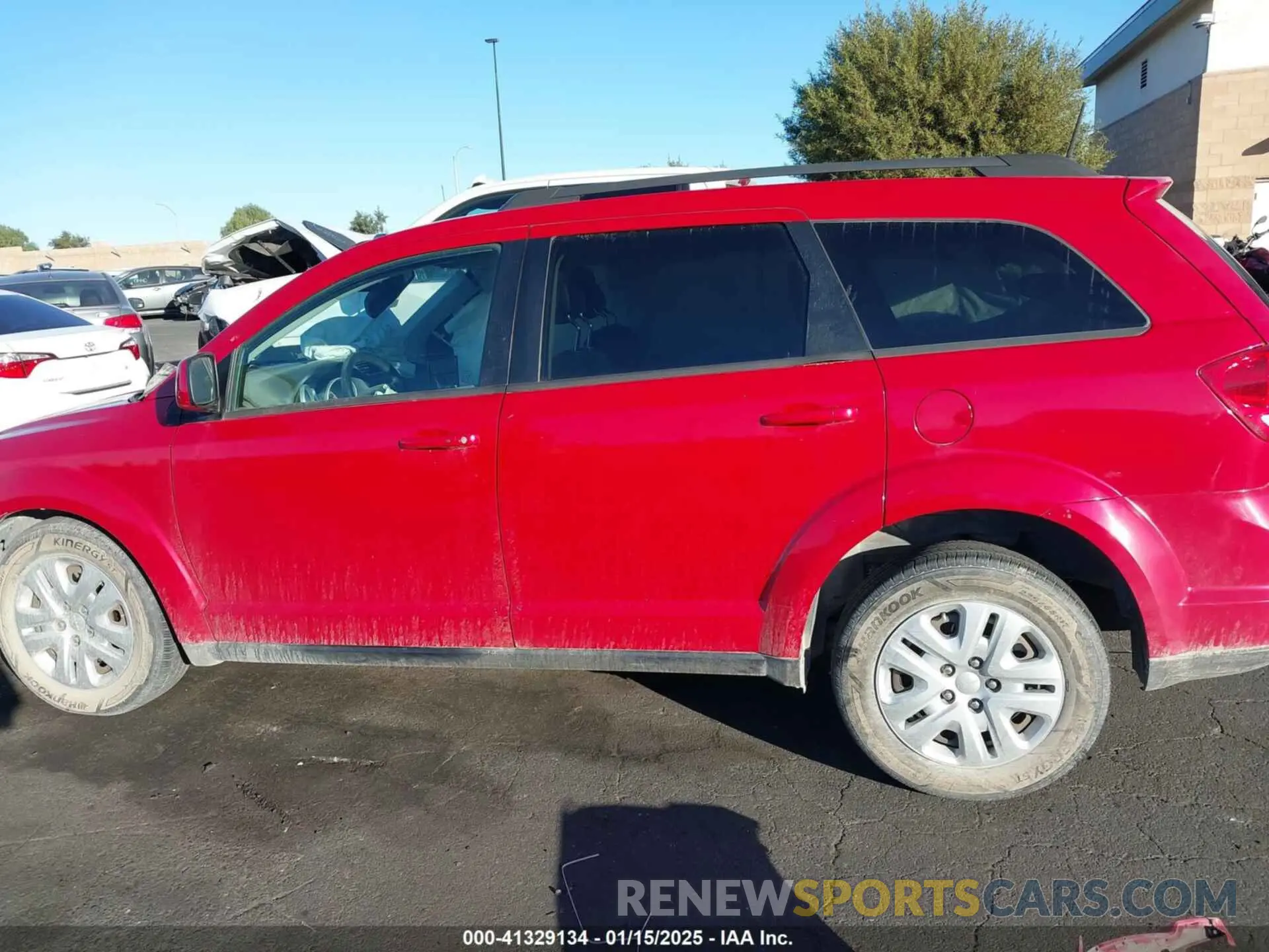 14 Photograph of a damaged car 3C4PDCBB0KT738311 DODGE JOURNEY 2019