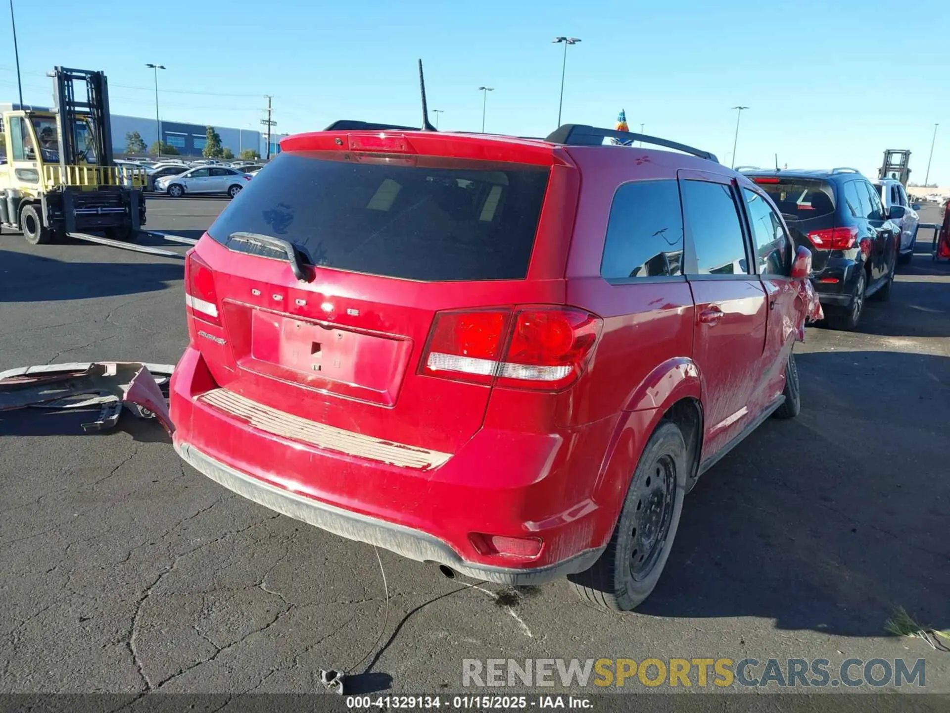 4 Photograph of a damaged car 3C4PDCBB0KT738311 DODGE JOURNEY 2019