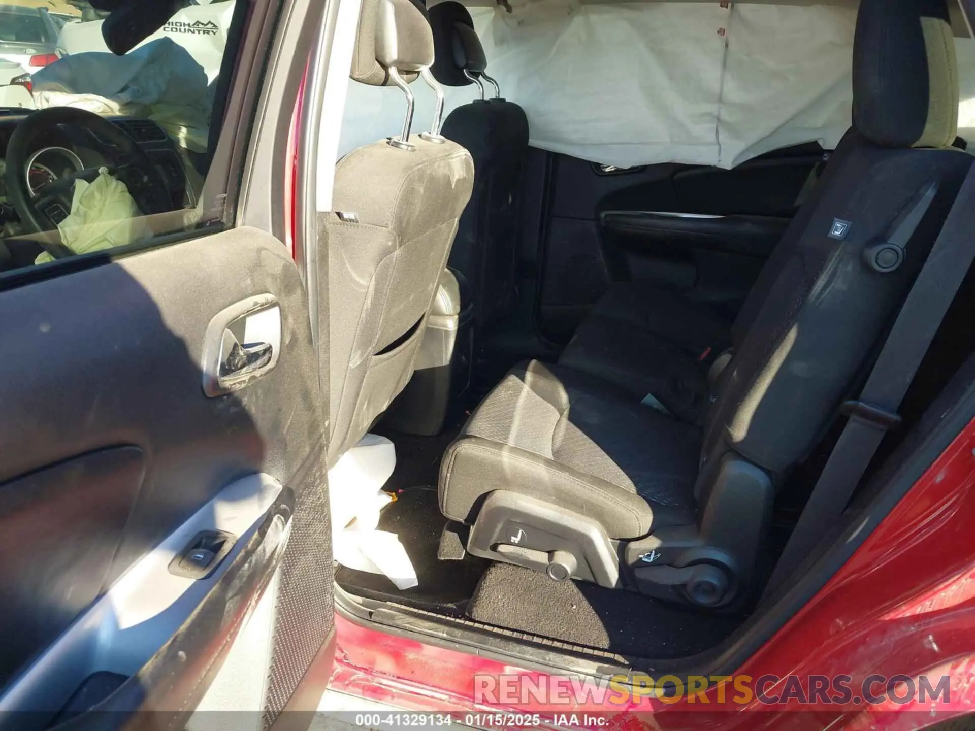 8 Photograph of a damaged car 3C4PDCBB0KT738311 DODGE JOURNEY 2019