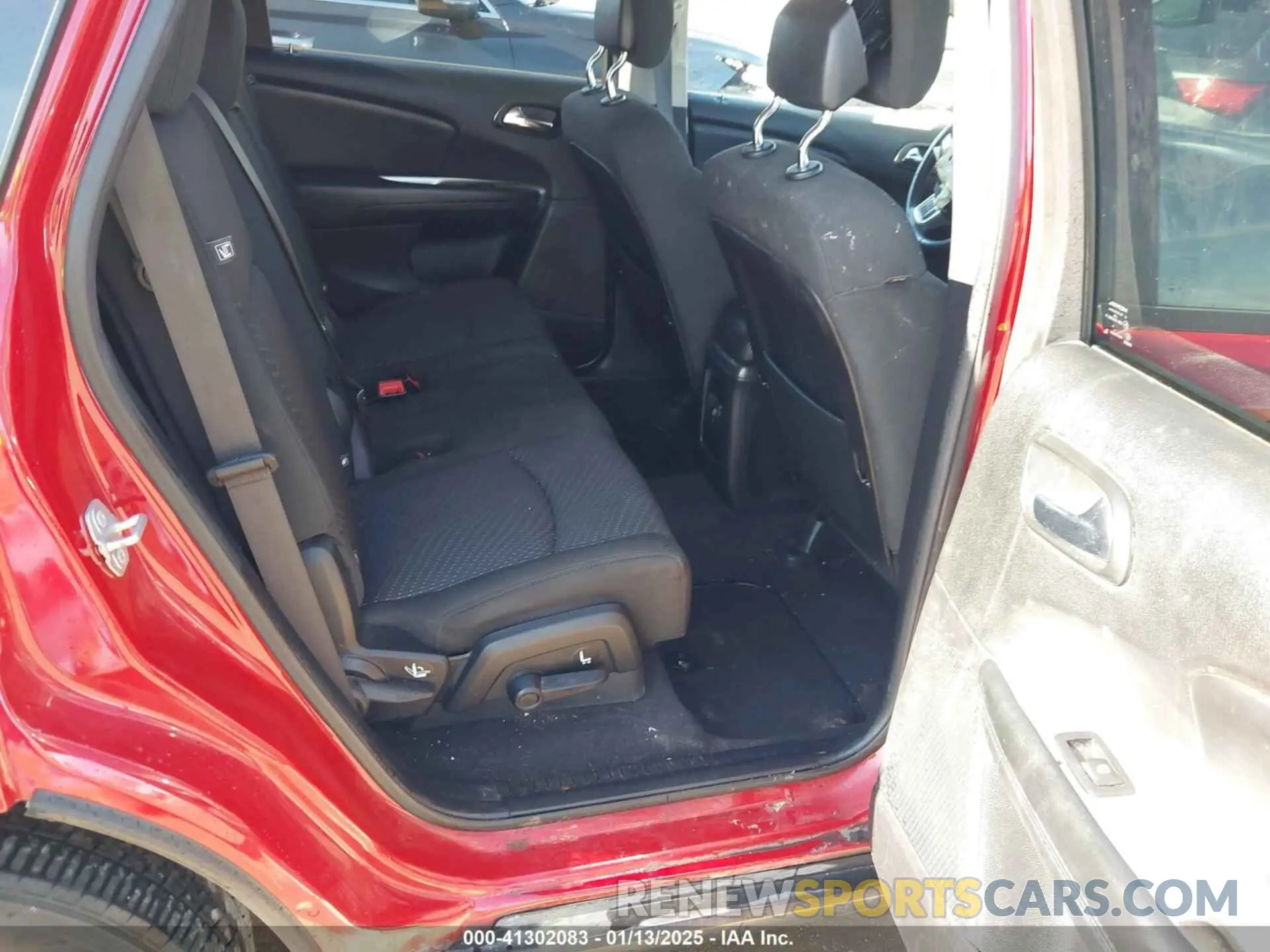 8 Photograph of a damaged car 3C4PDCBB0KT756257 DODGE JOURNEY 2019