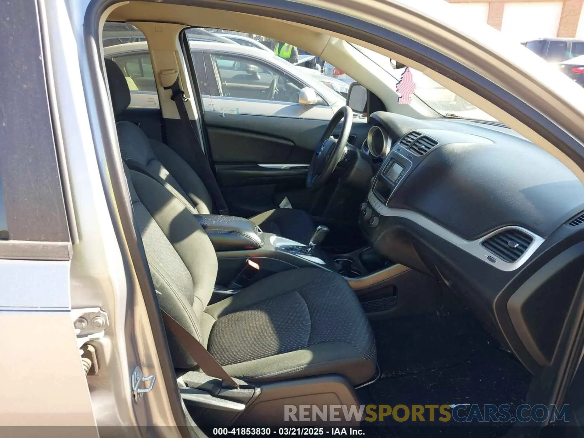5 Photograph of a damaged car 3C4PDCBB0KT798122 DODGE JOURNEY 2019