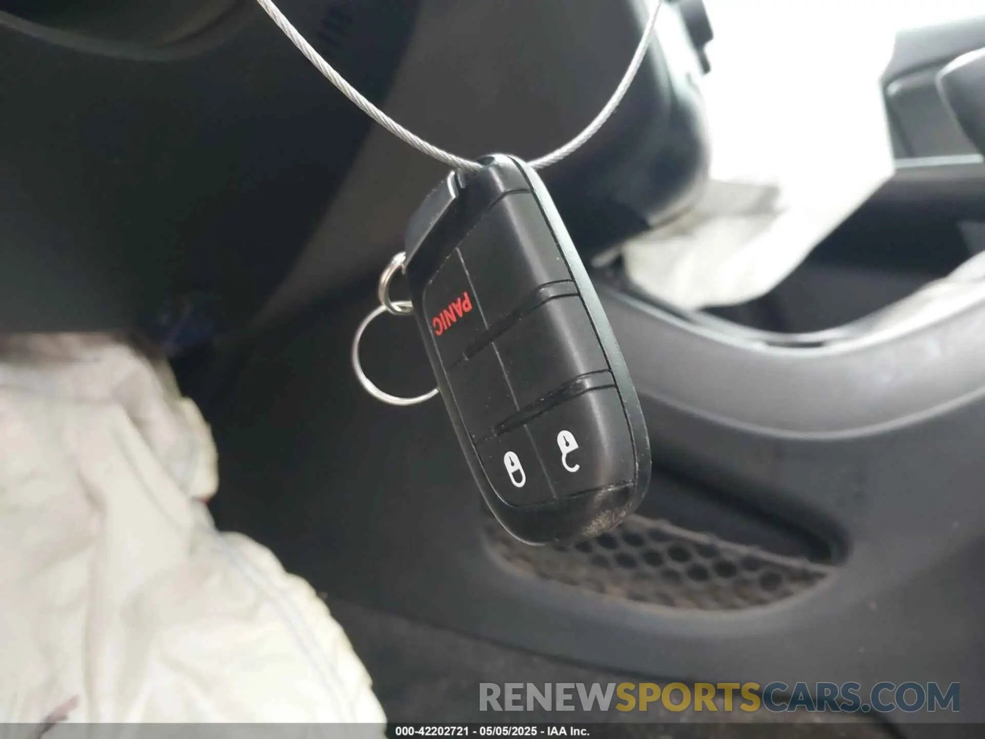 11 Photograph of a damaged car 3C4PDCBB0KT798928 DODGE JOURNEY 2019