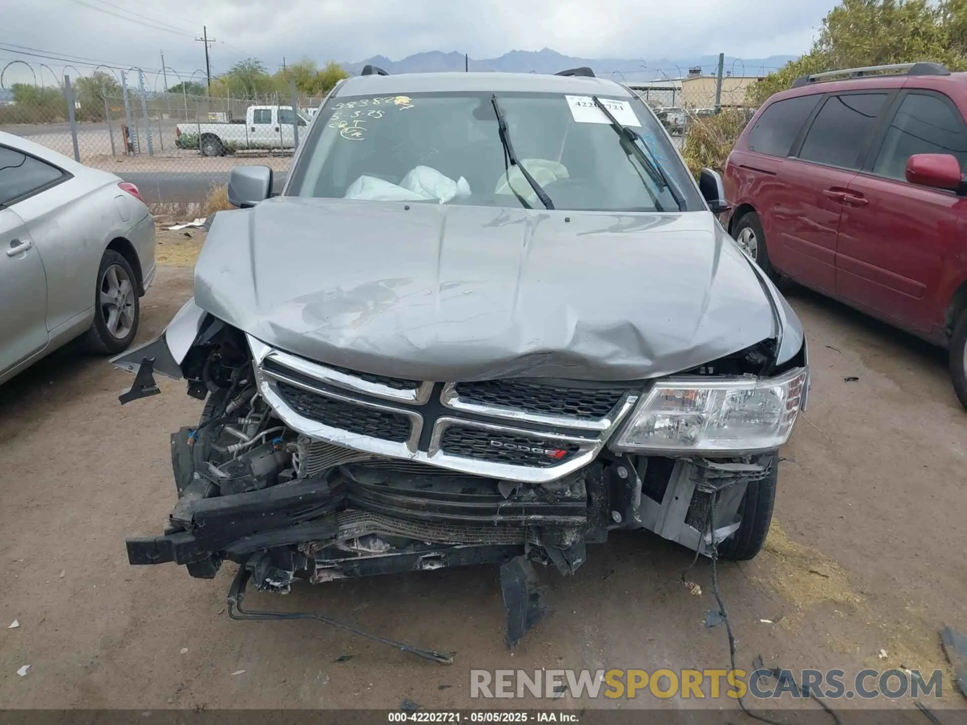 13 Photograph of a damaged car 3C4PDCBB0KT798928 DODGE JOURNEY 2019