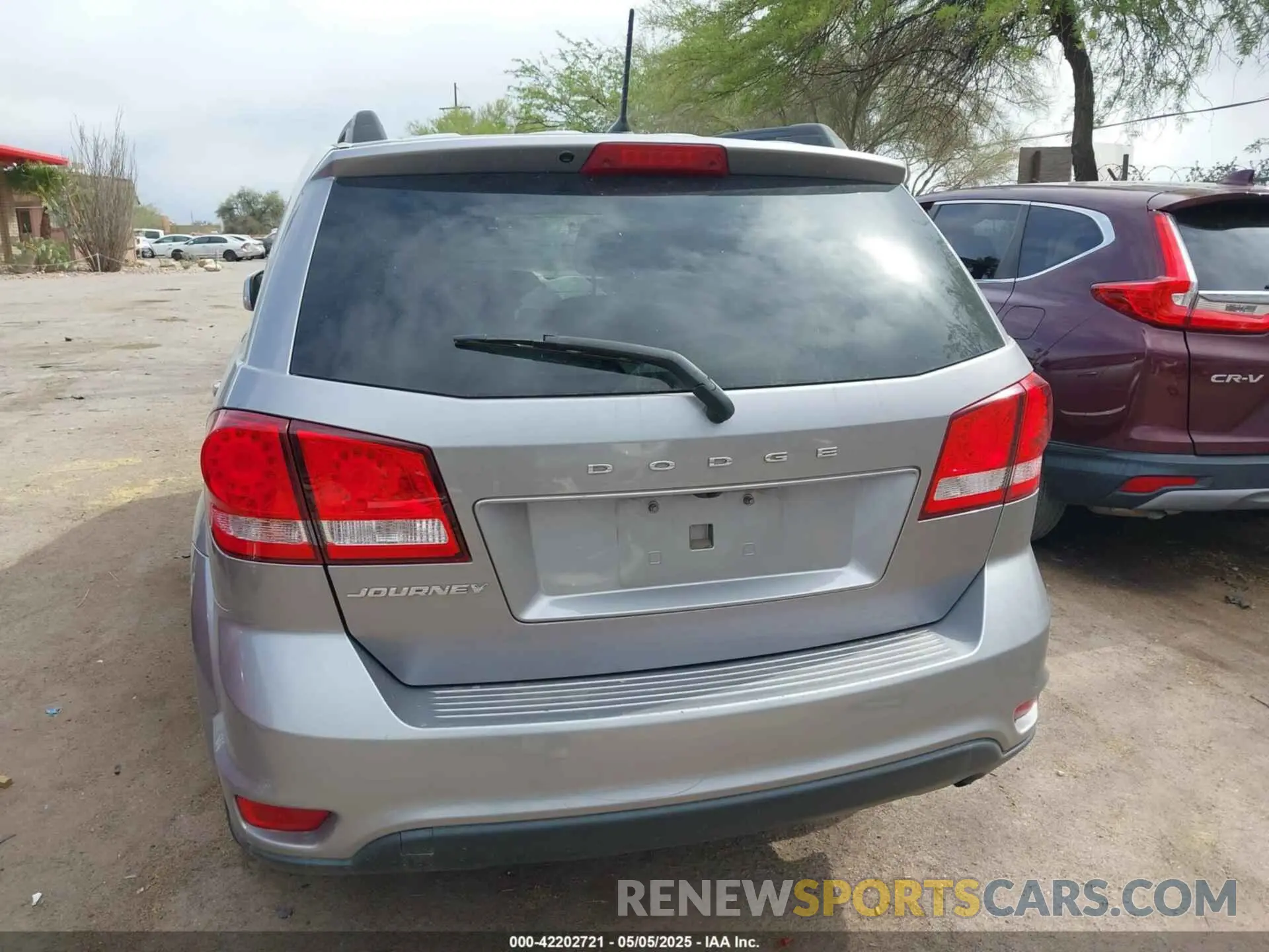 17 Photograph of a damaged car 3C4PDCBB0KT798928 DODGE JOURNEY 2019