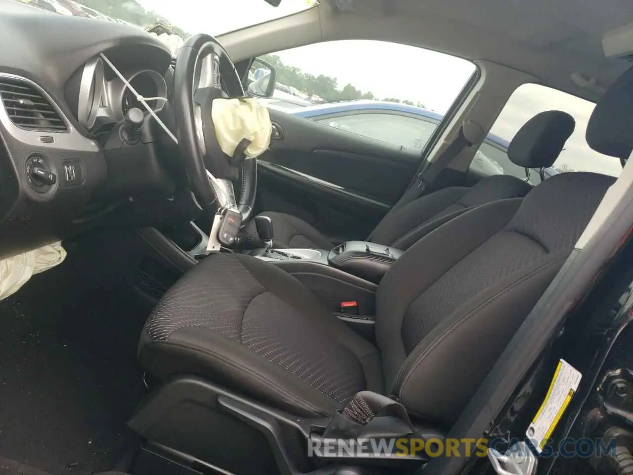 7 Photograph of a damaged car 3C4PDCBB0KT810592 DODGE JOURNEY 2019