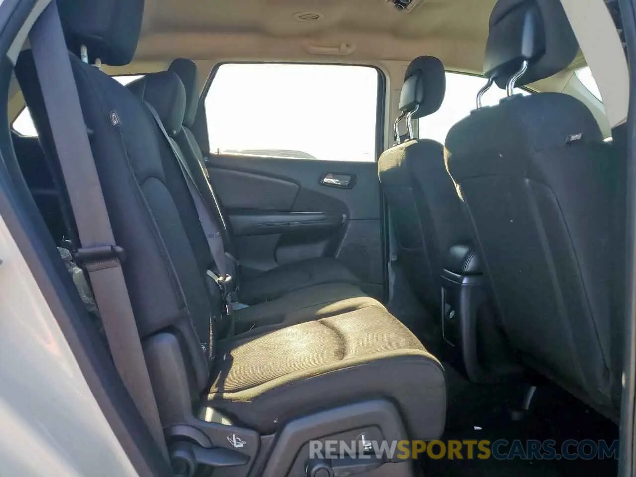 10 Photograph of a damaged car 3C4PDCBB0KT816263 DODGE JOURNEY 2019