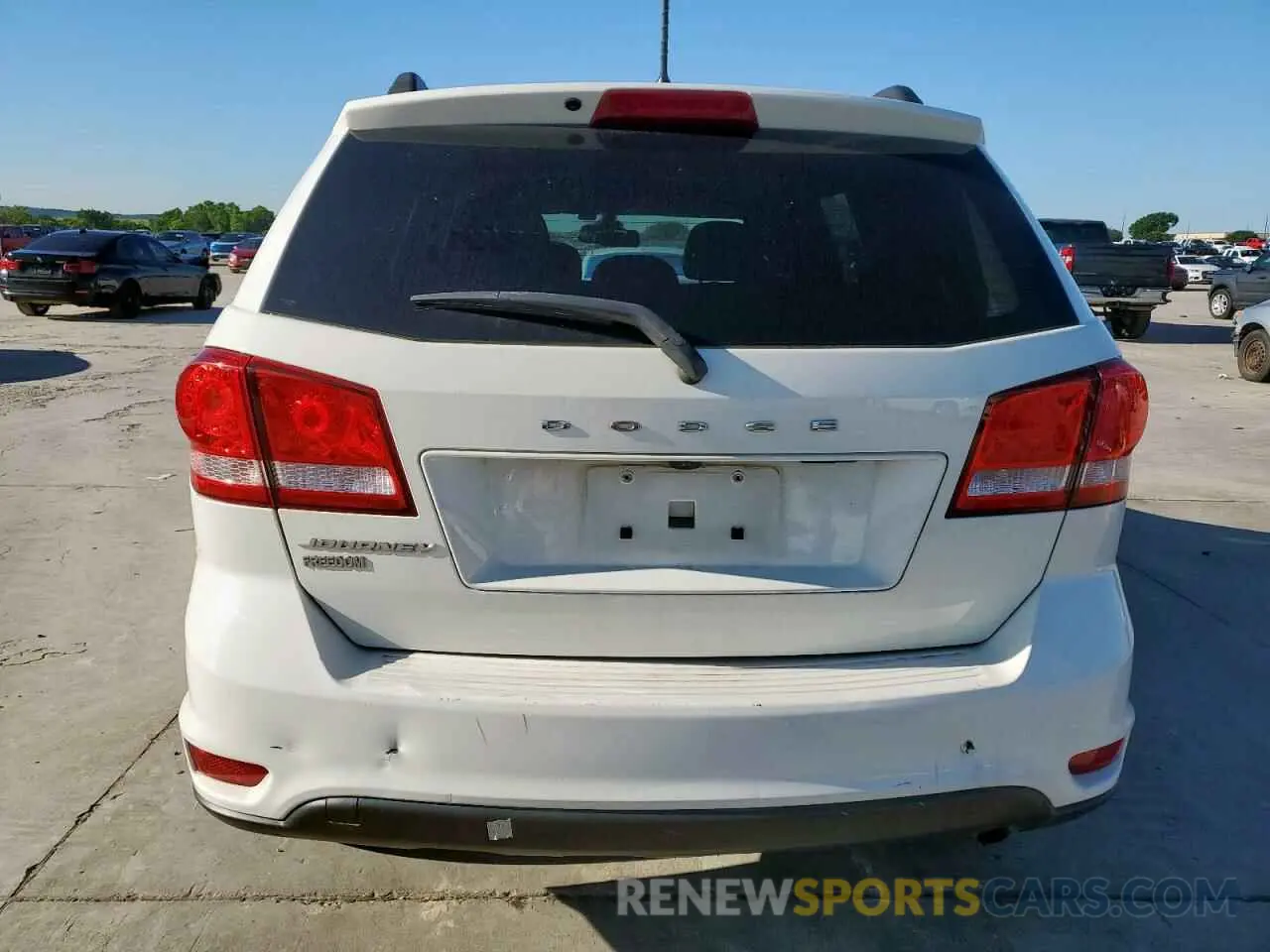 6 Photograph of a damaged car 3C4PDCBB0KT816263 DODGE JOURNEY 2019
