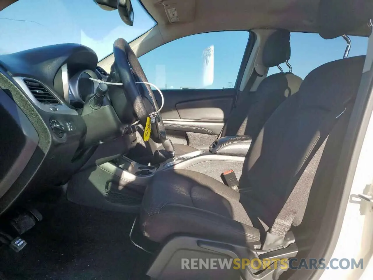 7 Photograph of a damaged car 3C4PDCBB0KT816263 DODGE JOURNEY 2019