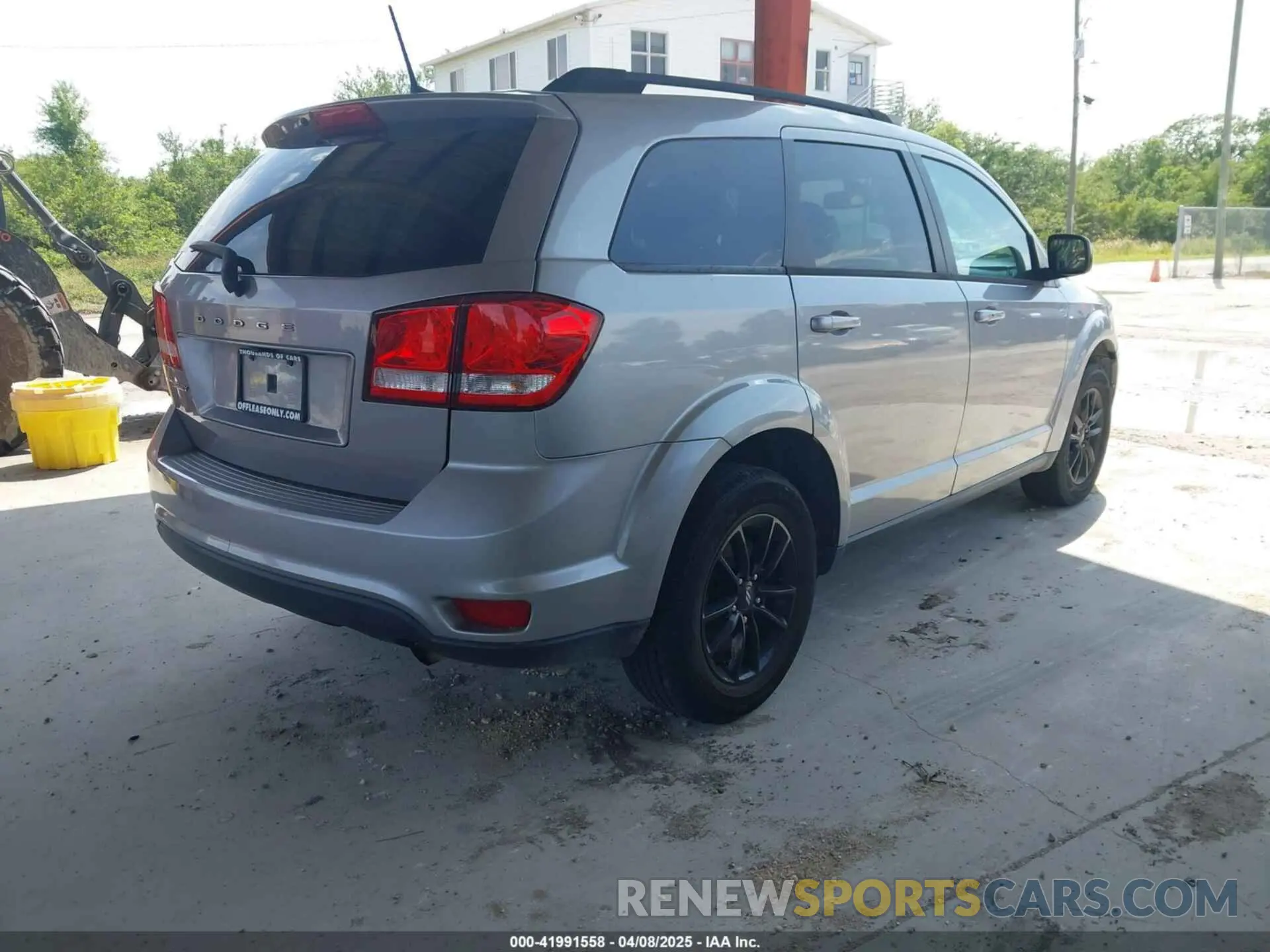 4 Photograph of a damaged car 3C4PDCBB0KT848601 DODGE JOURNEY 2019