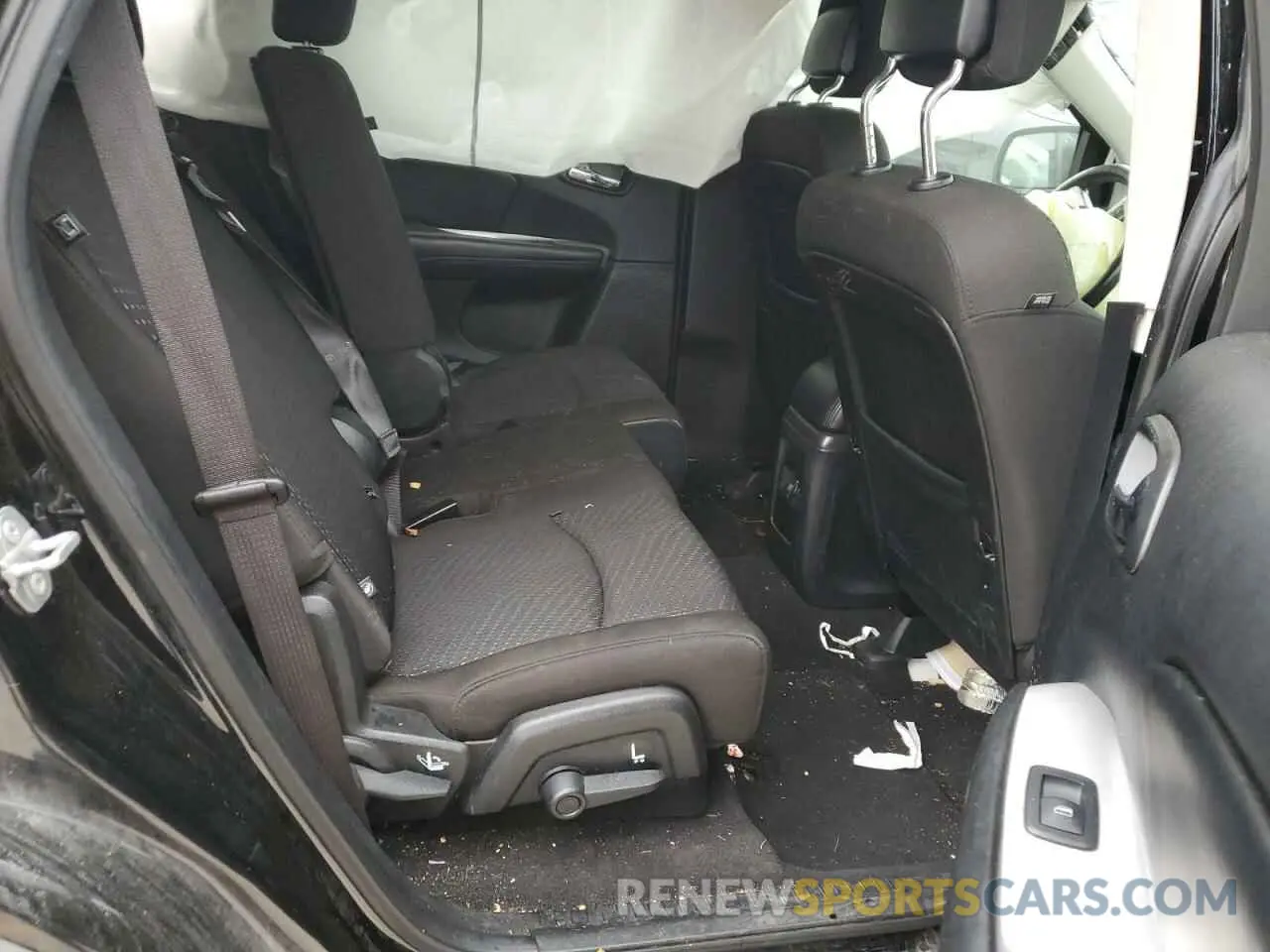 11 Photograph of a damaged car 3C4PDCBB1KT719203 DODGE JOURNEY 2019