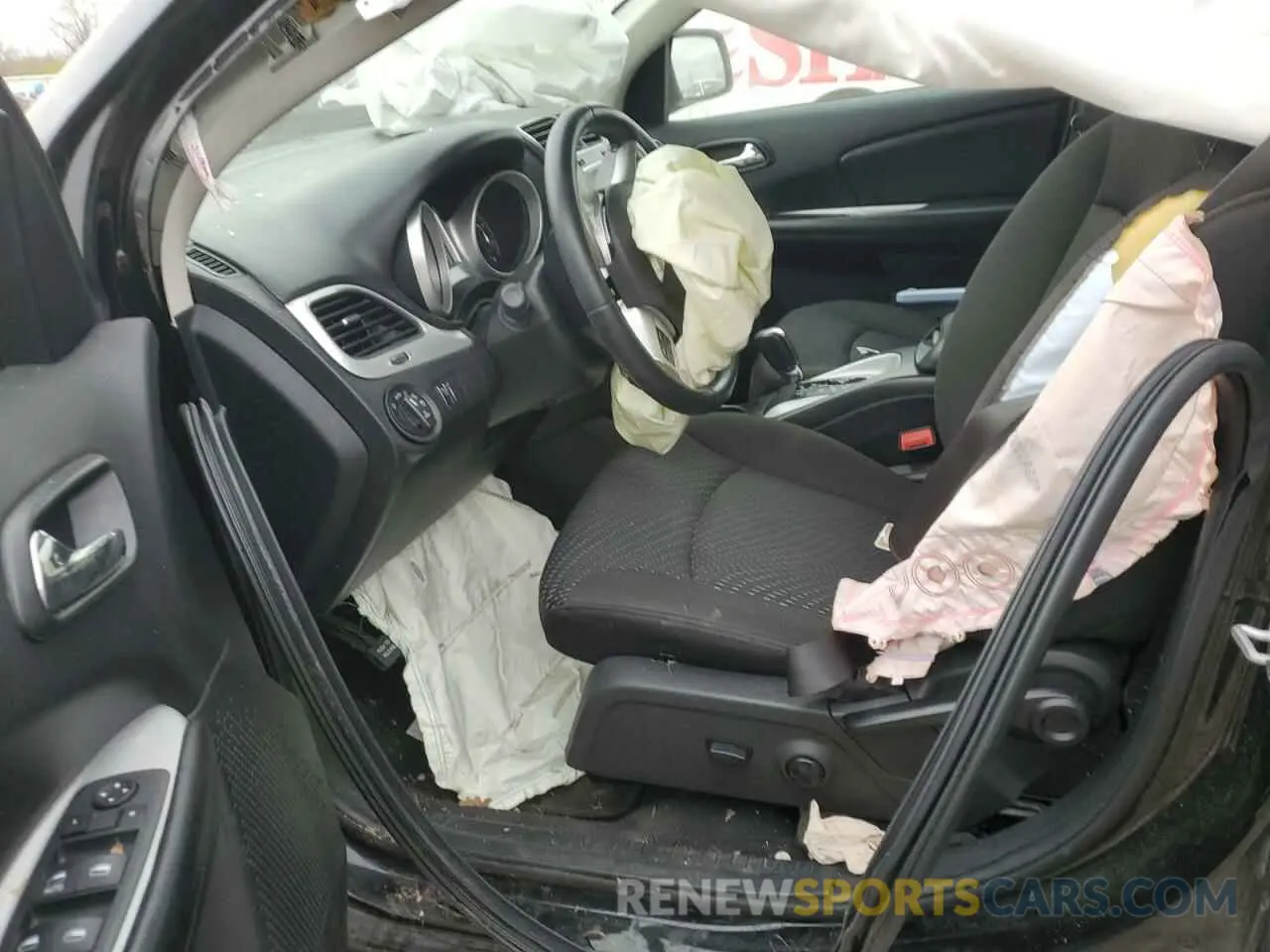 7 Photograph of a damaged car 3C4PDCBB1KT719203 DODGE JOURNEY 2019