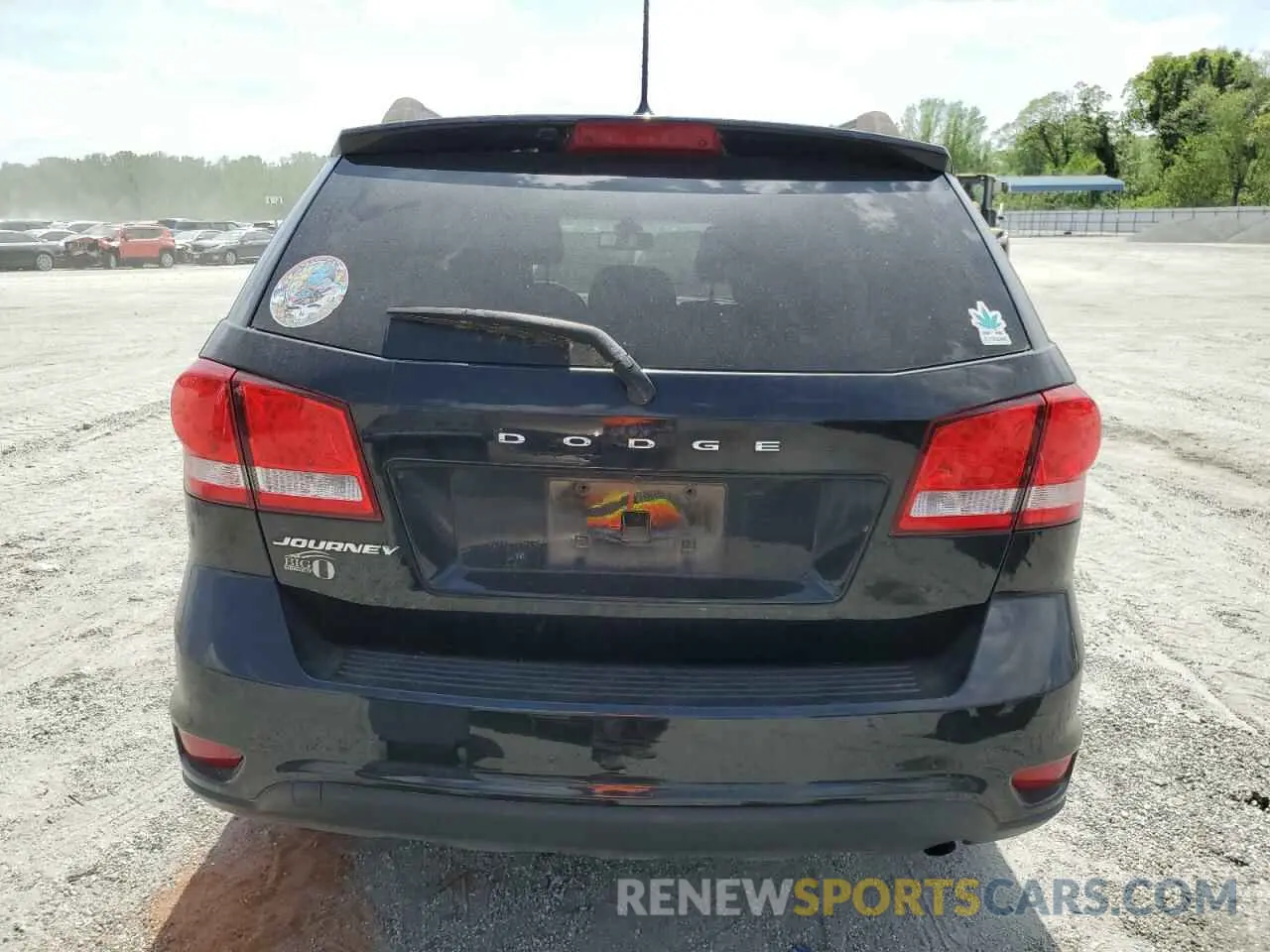 6 Photograph of a damaged car 3C4PDCBB1KT779370 DODGE JOURNEY 2019